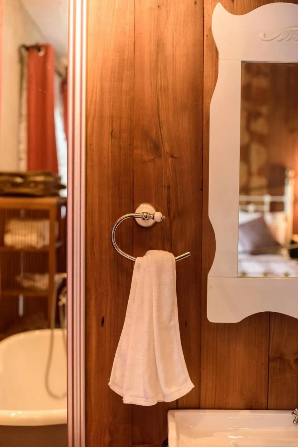 Bathroom in RoomQuest Rimrabeang at Amphawa