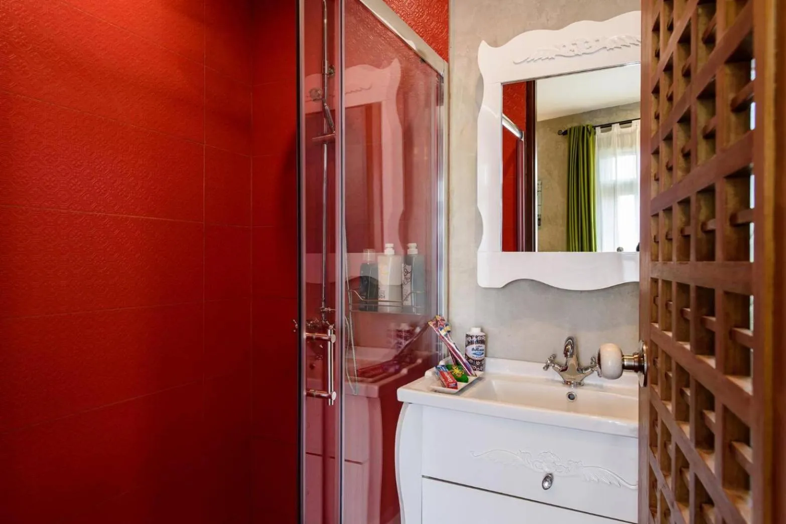 Bathroom in RoomQuest Rimrabeang at Amphawa