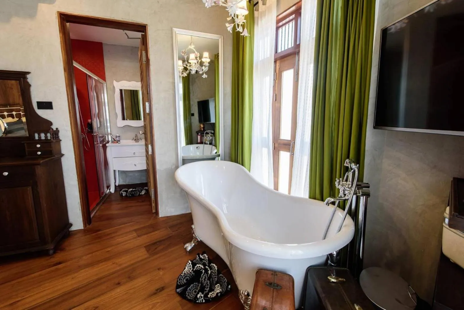 Bath in RoomQuest Rimrabeang at Amphawa