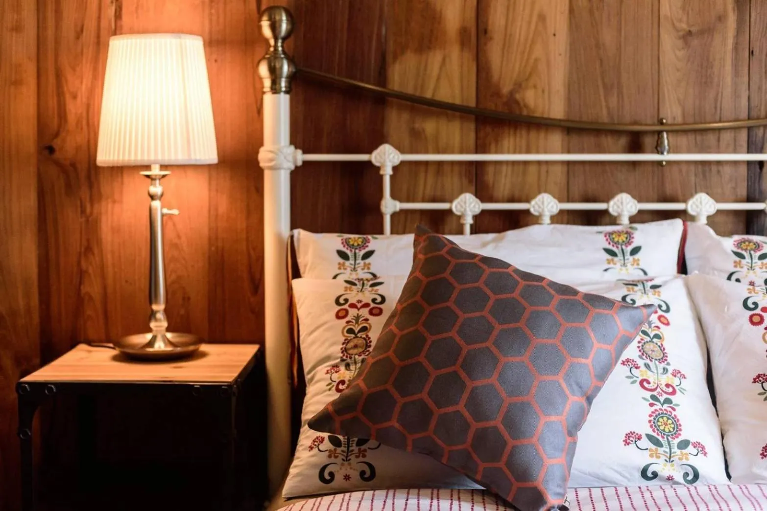 Bedroom, Bed in RoomQuest Rimrabeang at Amphawa