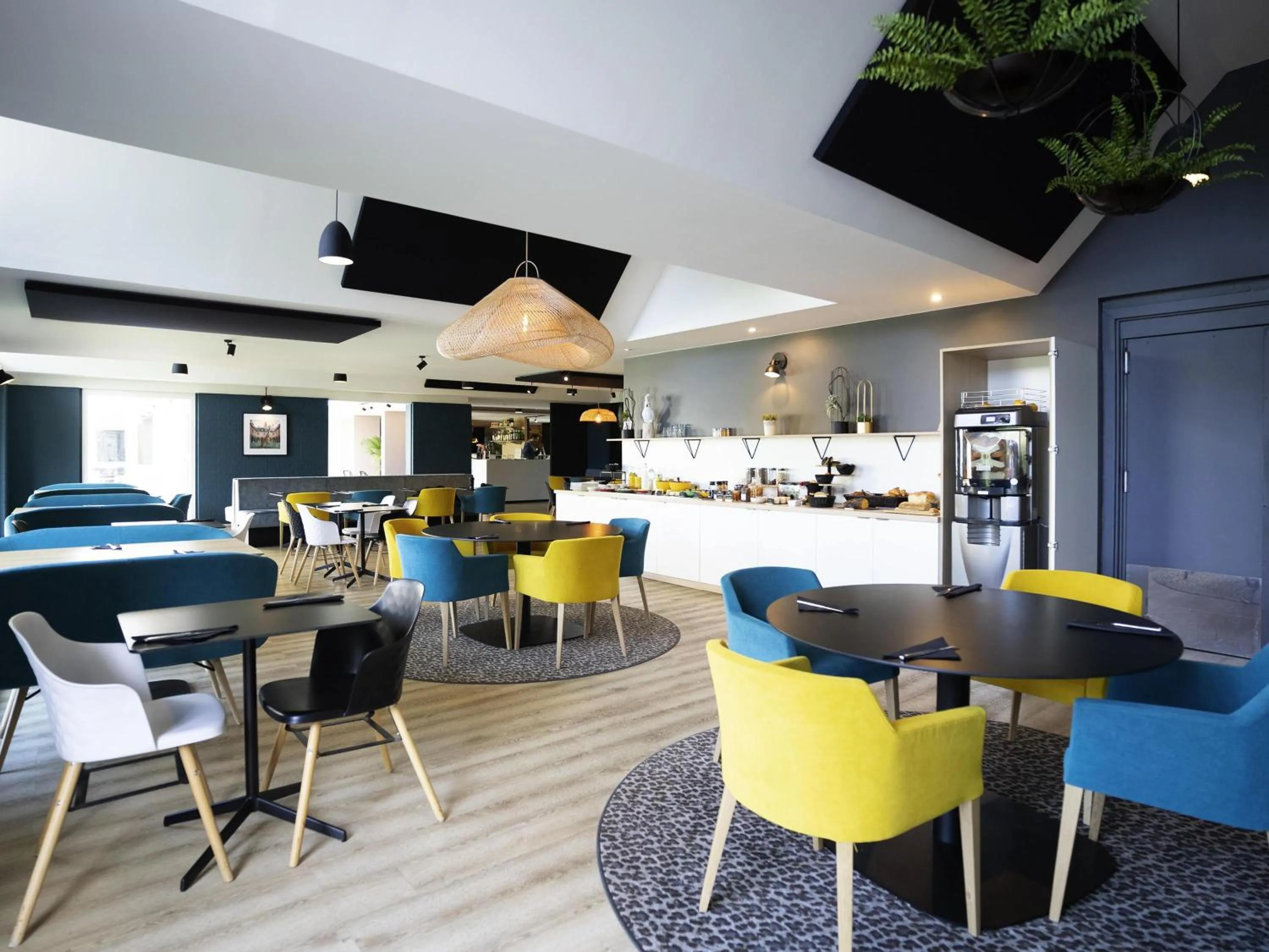 Restaurant/places to eat in ibis Styles Lille Neuville en Ferrain