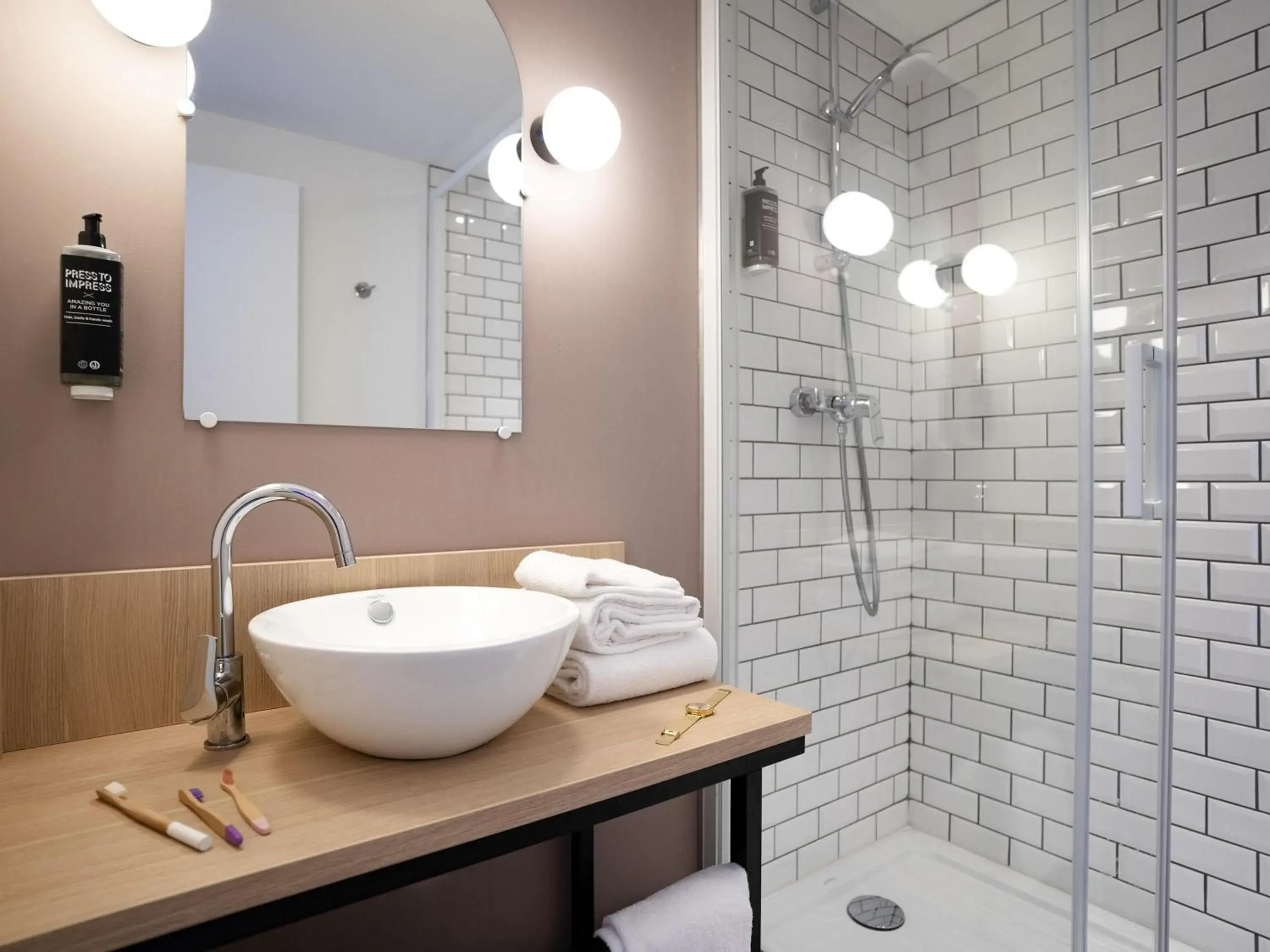 Bedroom in ibis Styles Lille Neuville en Ferrain Bedroom in ibis Styles Lille Neuville en Ferrain