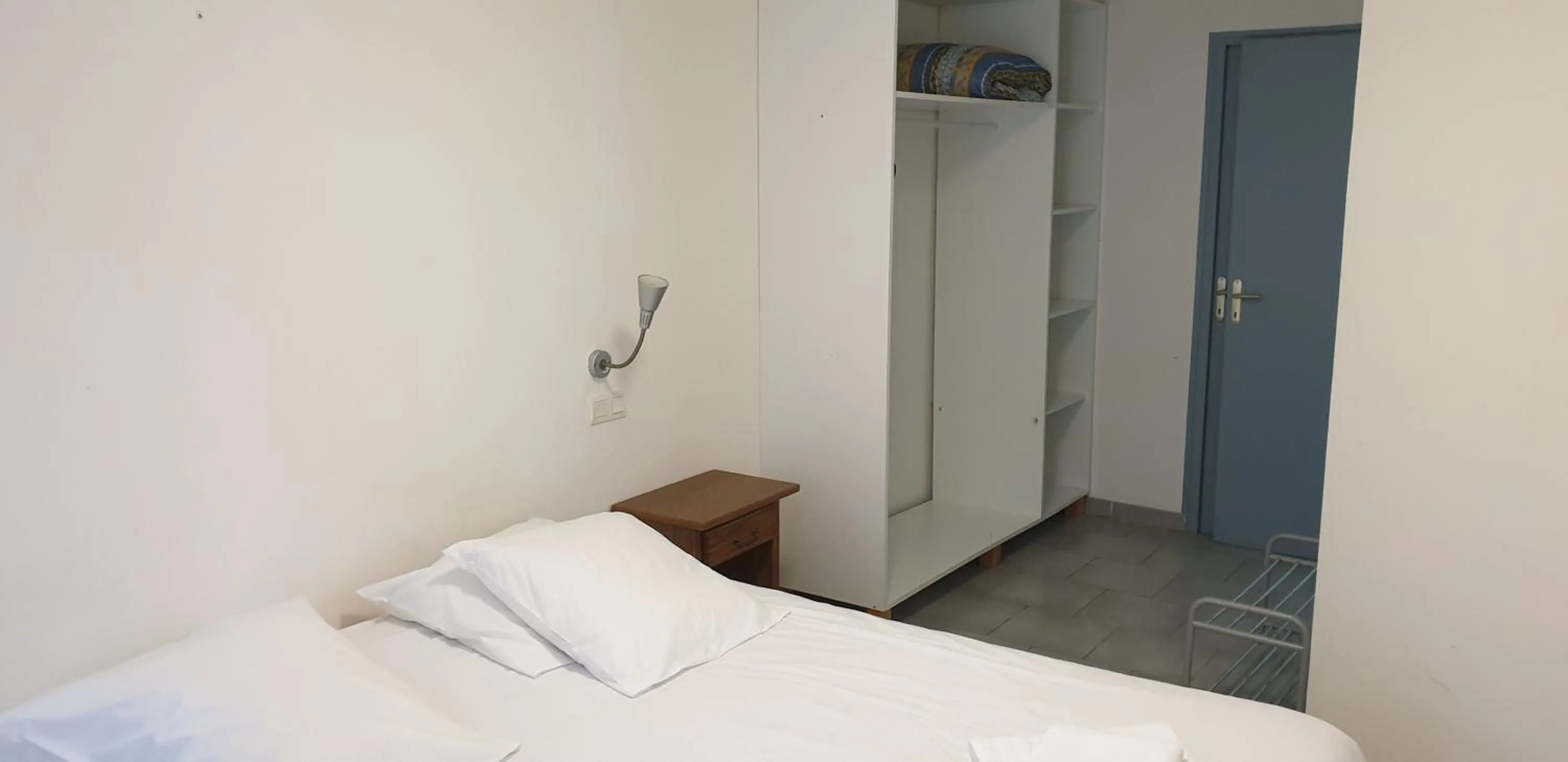 Photo of the whole room, Bed in Presqu'île de Chooz