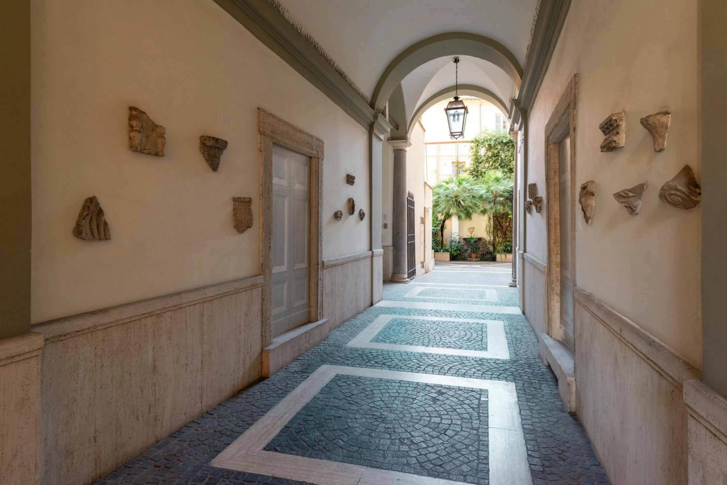 Facade/entrance in Ara di Marte Suites