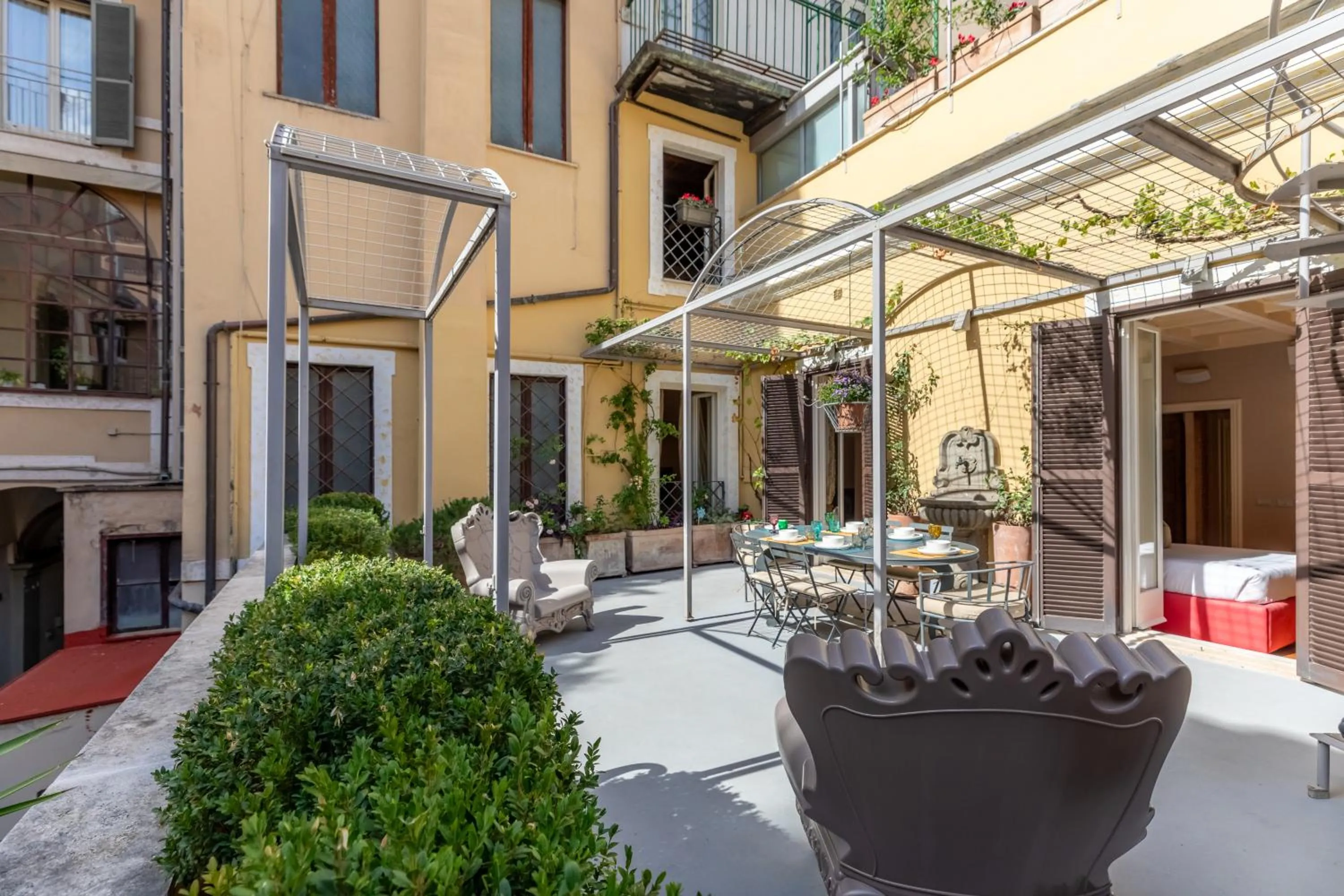 Patio in Ara di Marte Suites