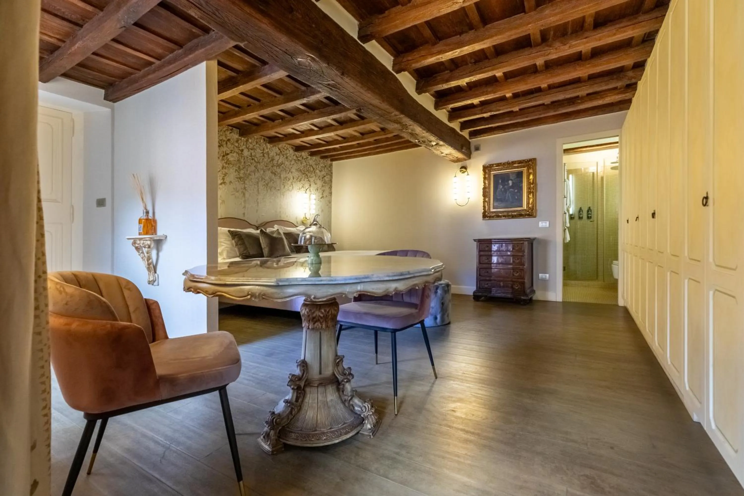 Seating area in Ara di Marte Suites