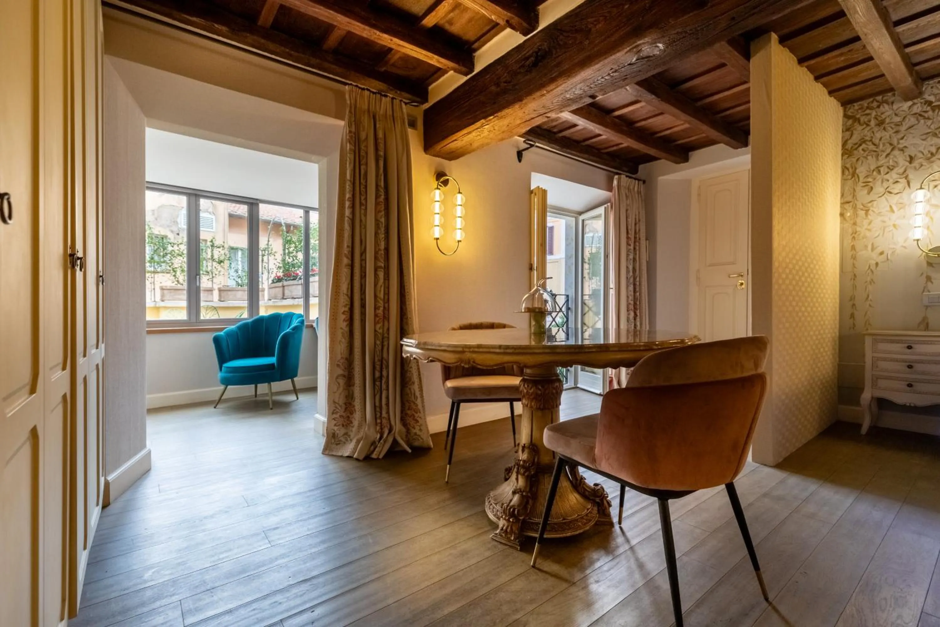 Seating area in Ara di Marte Suites