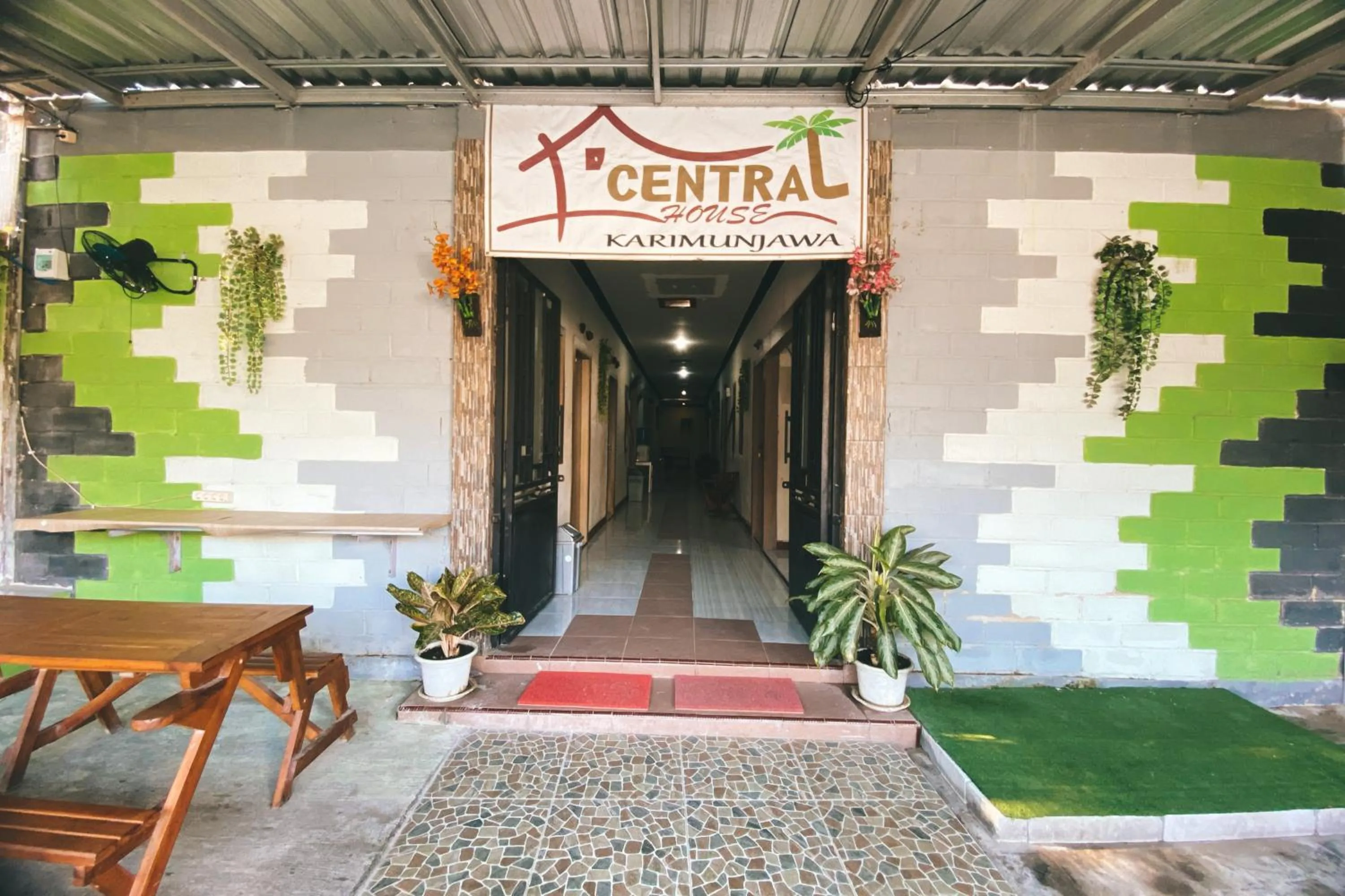 Property logo or sign in Central House Karimunjawa Mitra RedDoorz