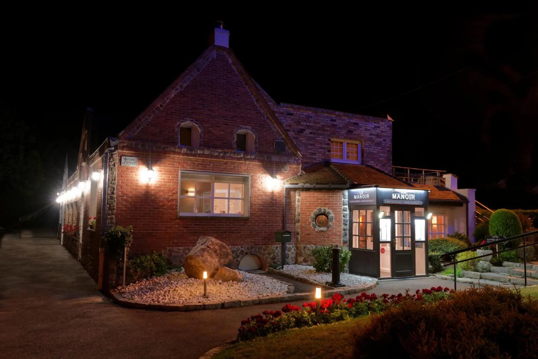 Property building in Le Manoir