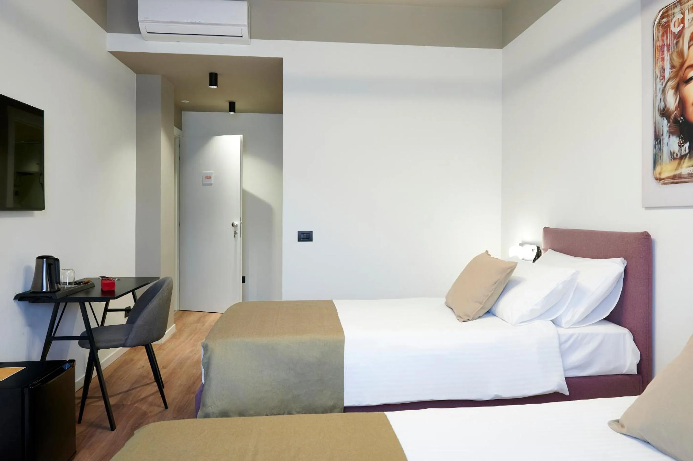 Photo of the whole room, Bed in STAR RIBBON