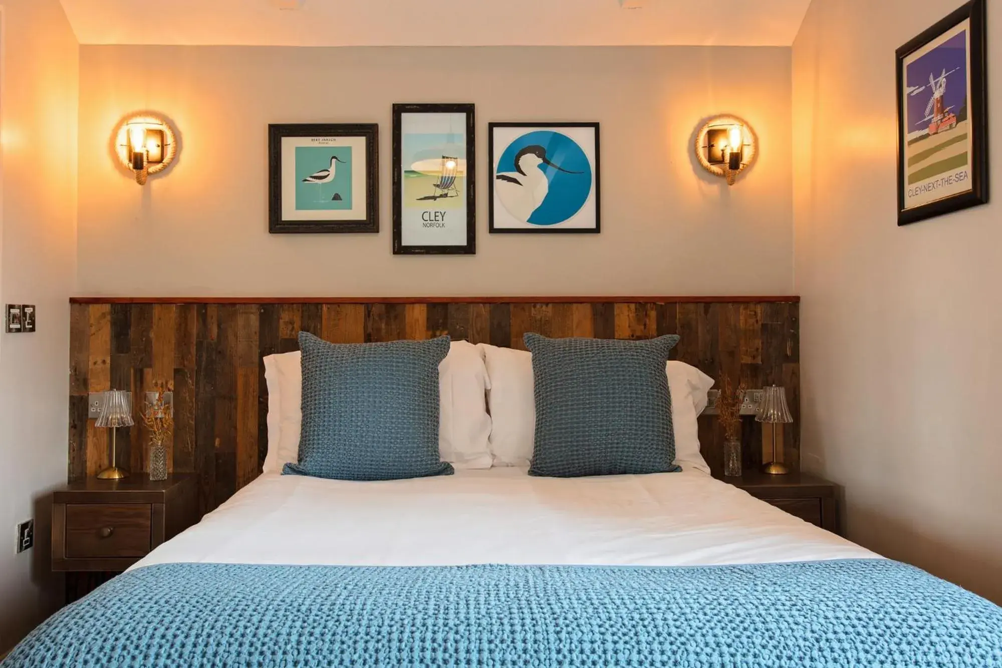 Bedroom, Bed in The Three Swallows Cley Bedroom, Bed in The Three Swallows Cley