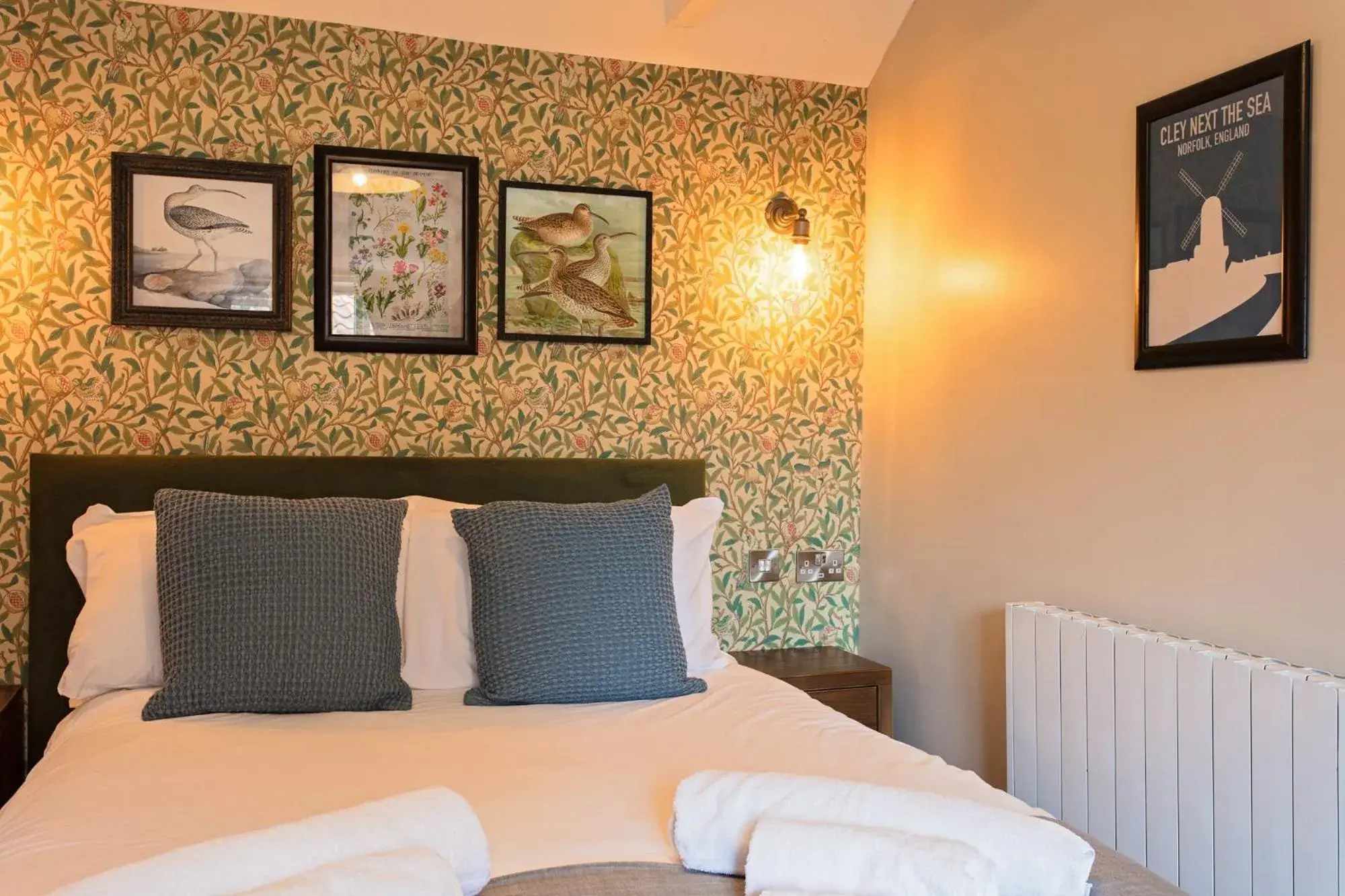 Bedroom, Bed in The Three Swallows Cley Bedroom, Bed in The Three Swallows Cley