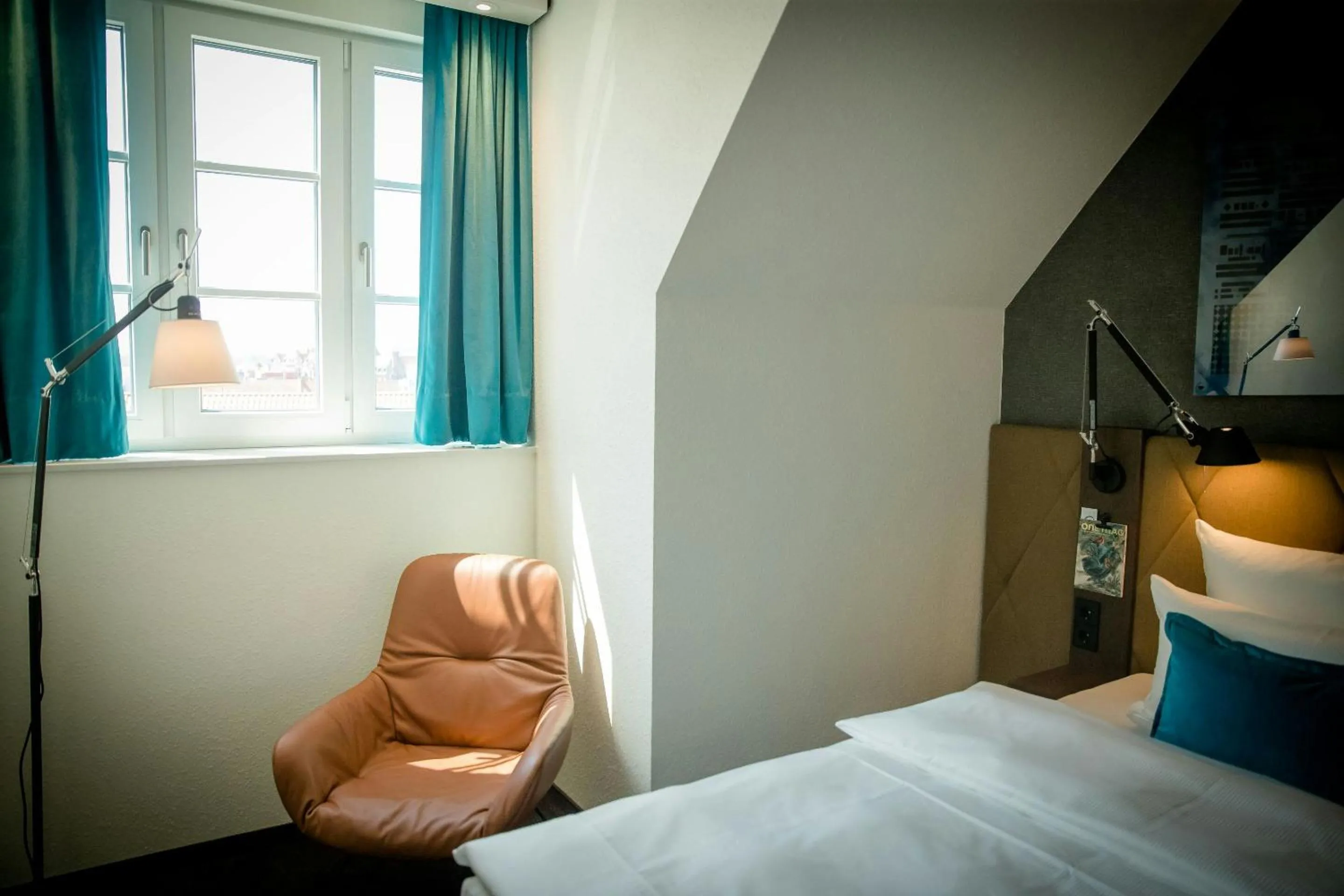 Photo of the whole room, Bed in Motel One Hannover-Oper