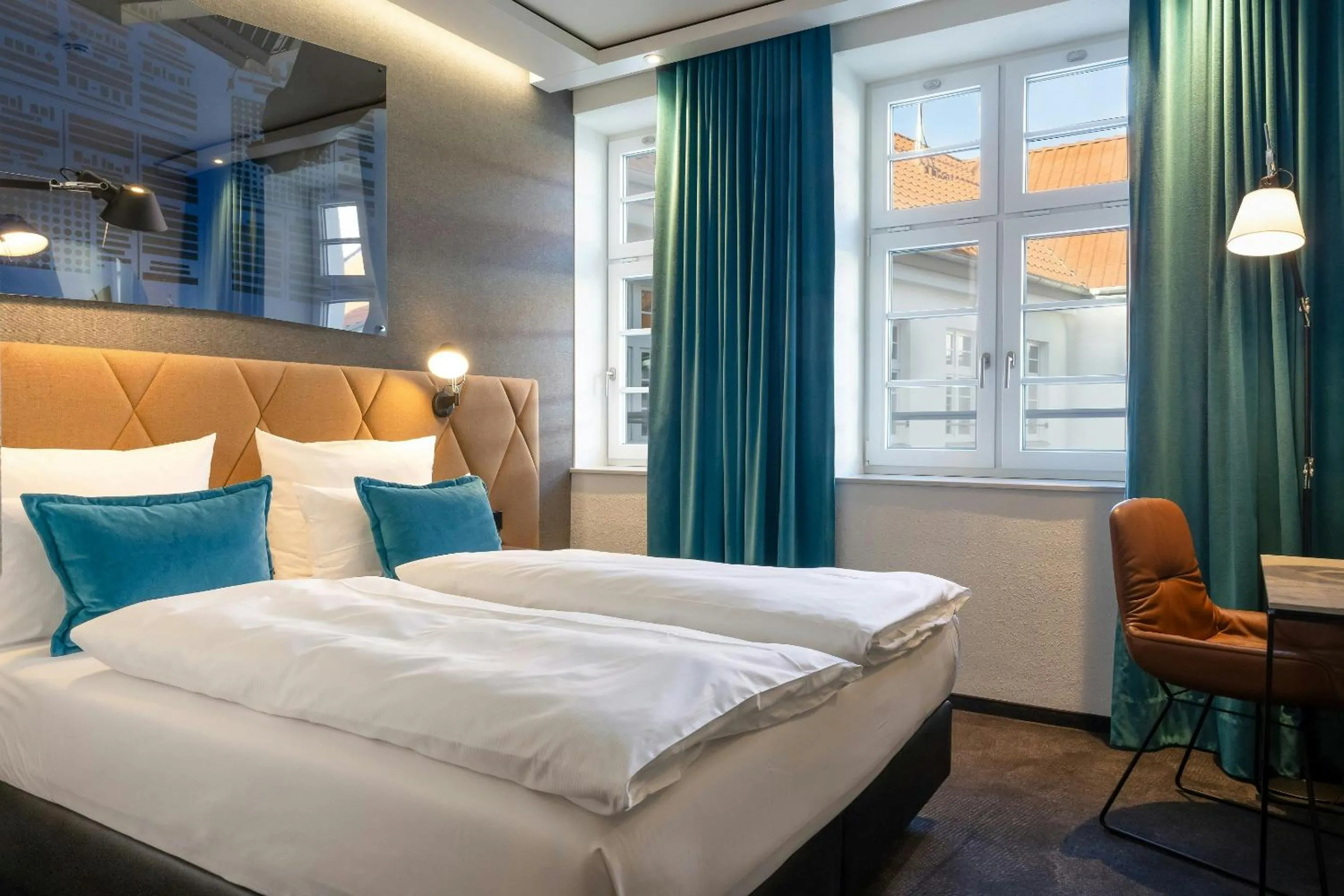 Photo of the whole room, Bed in Motel One Hannover-Oper