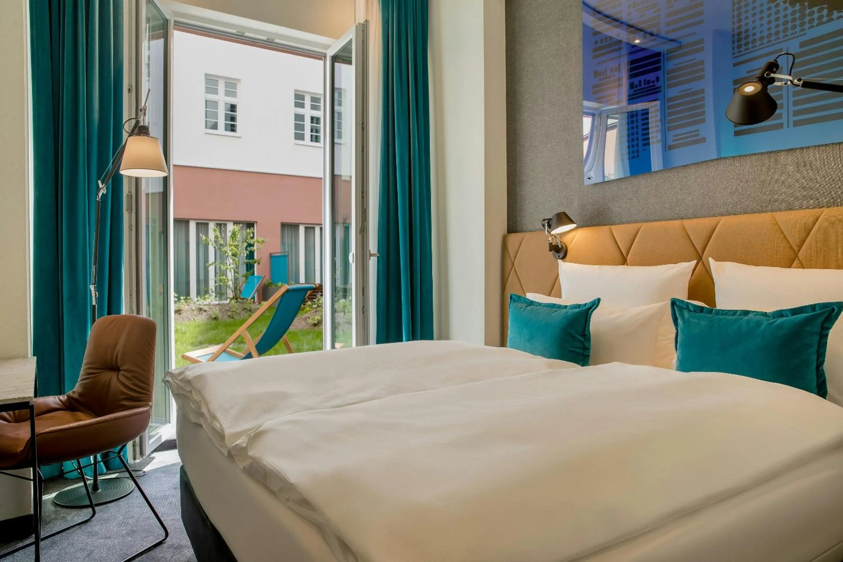 Photo of the whole room, Bed in Motel One Hannover-Oper