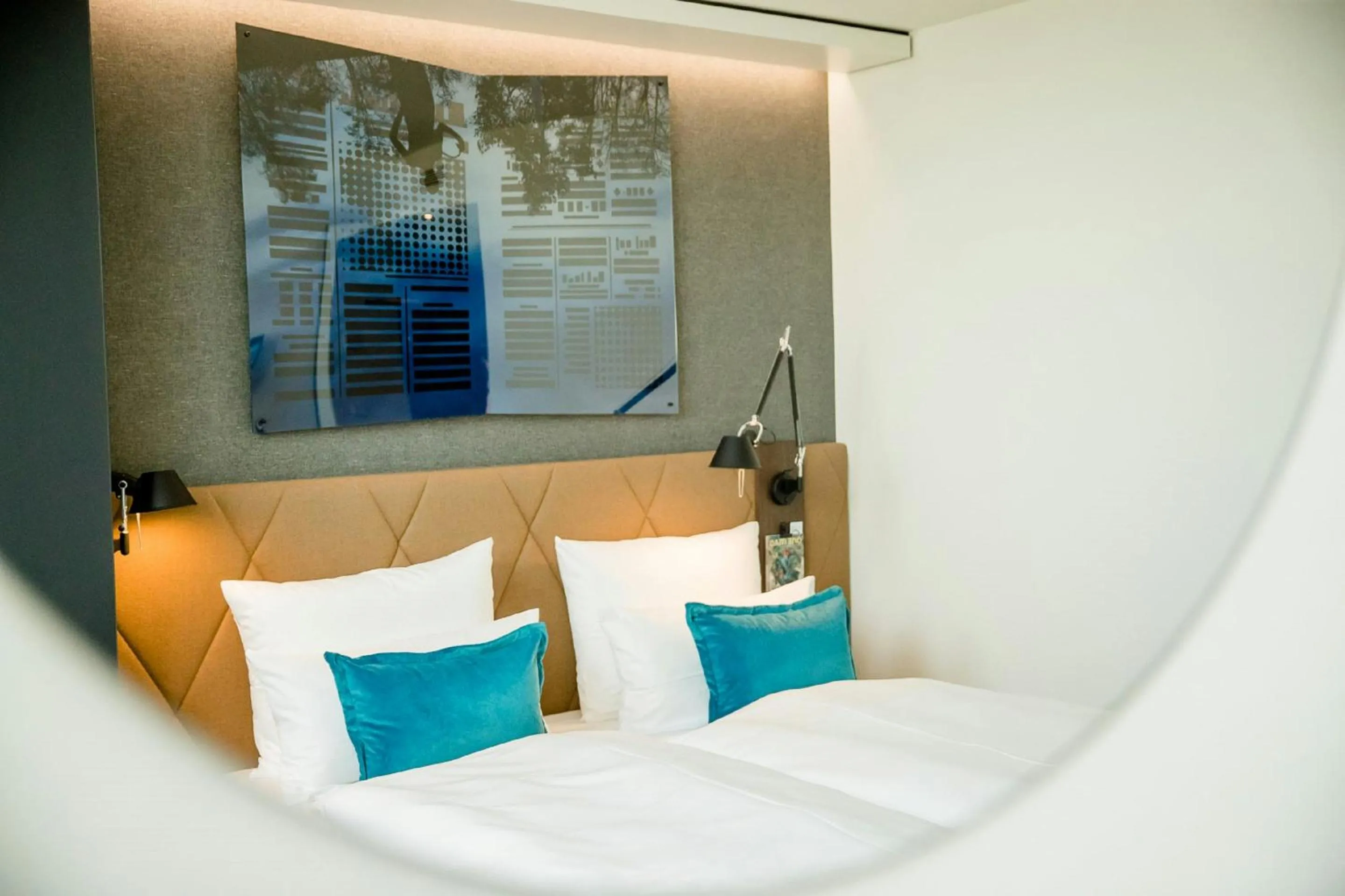 Photo of the whole room, Bed in Motel One Hannover-Oper