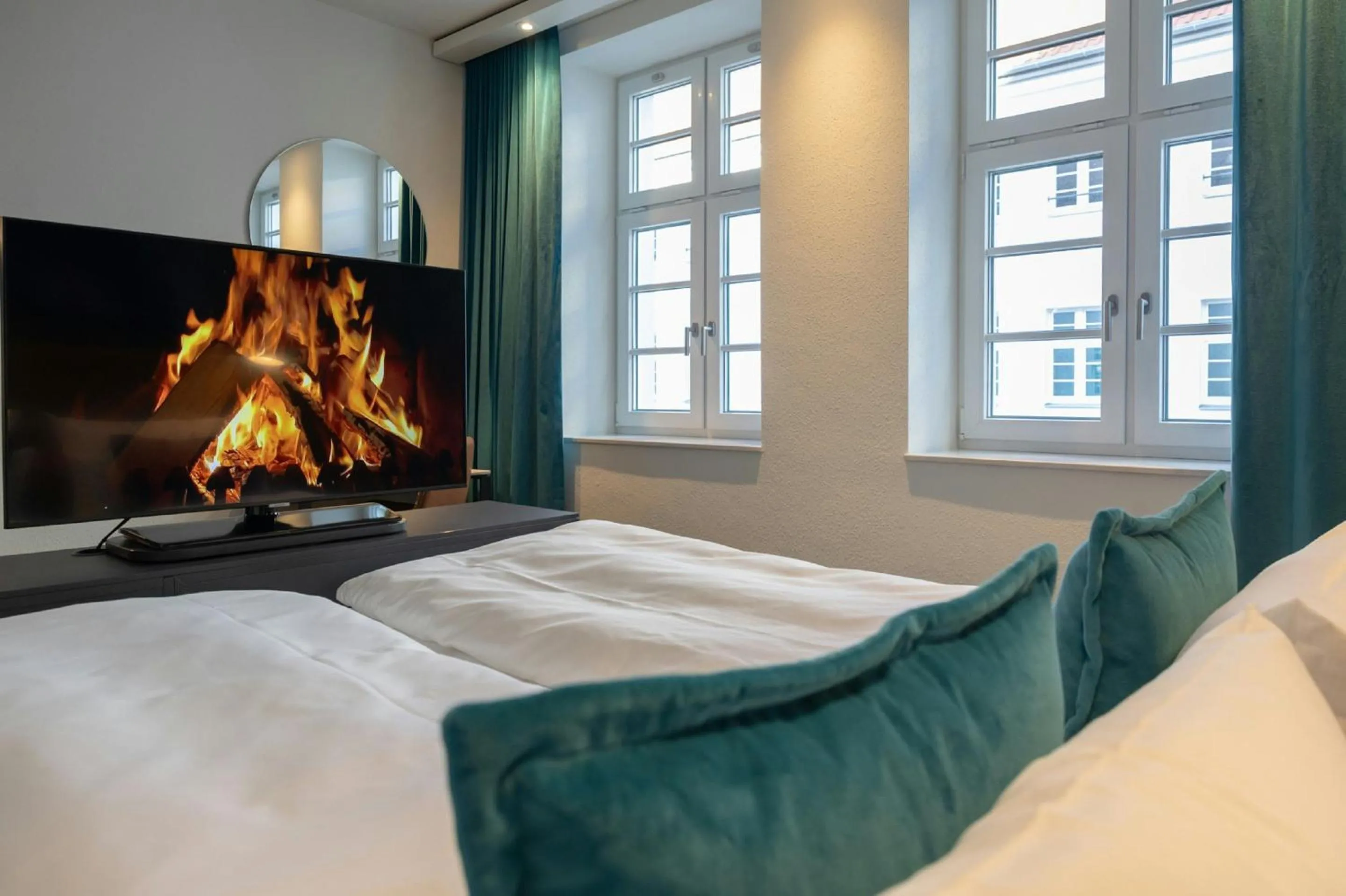 Photo of the whole room, Bed in Motel One Hannover-Oper