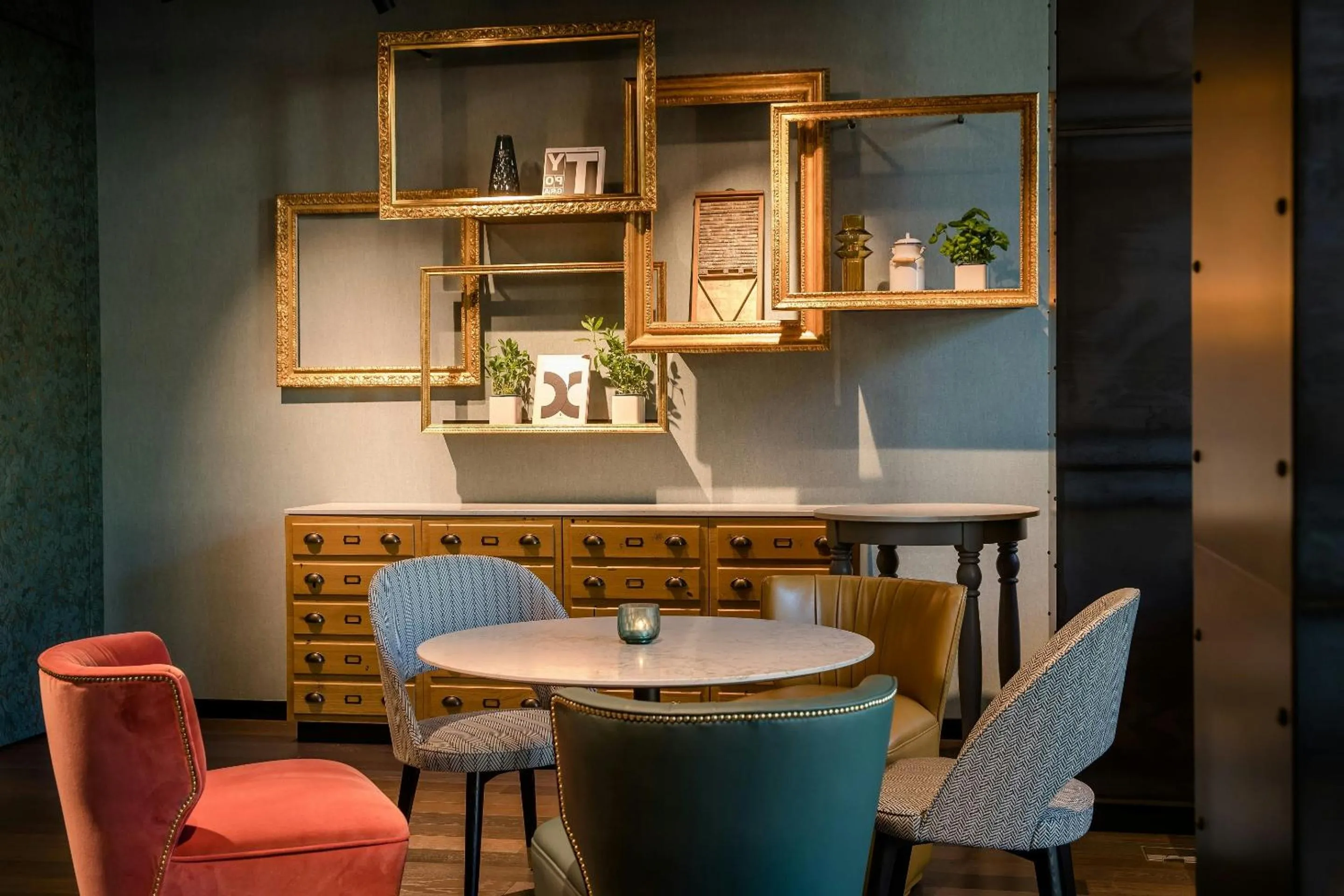 Lounge or bar in Motel One Hannover-Oper