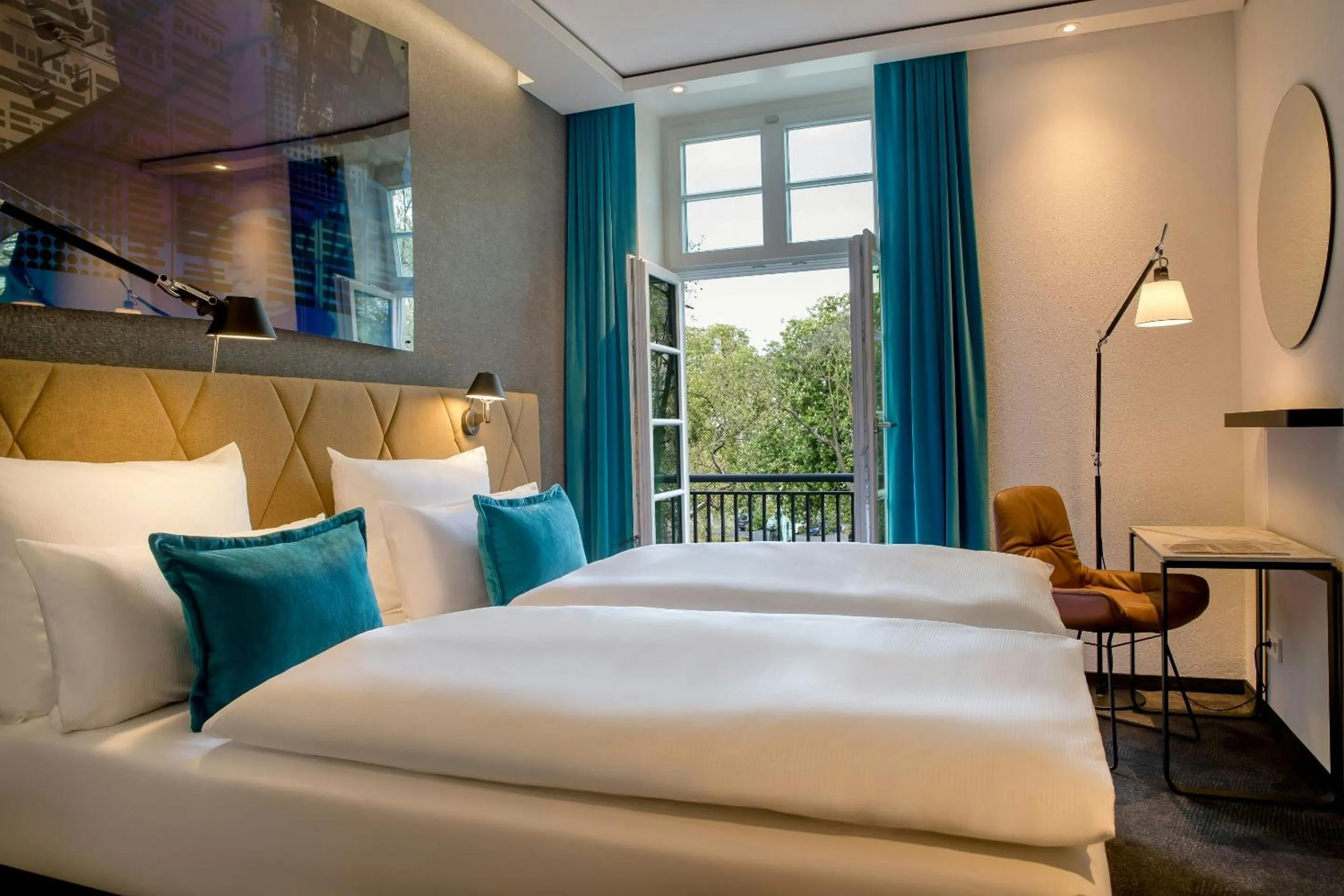 Photo of the whole room, Bed in Motel One Hannover-Oper