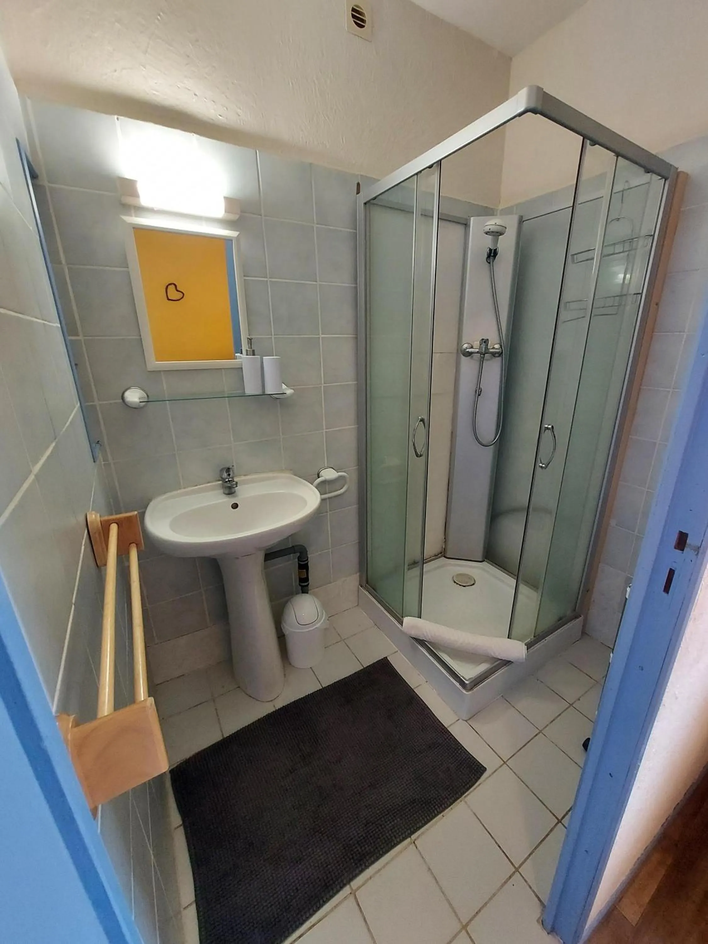 Bathroom in Les Copains à Bord