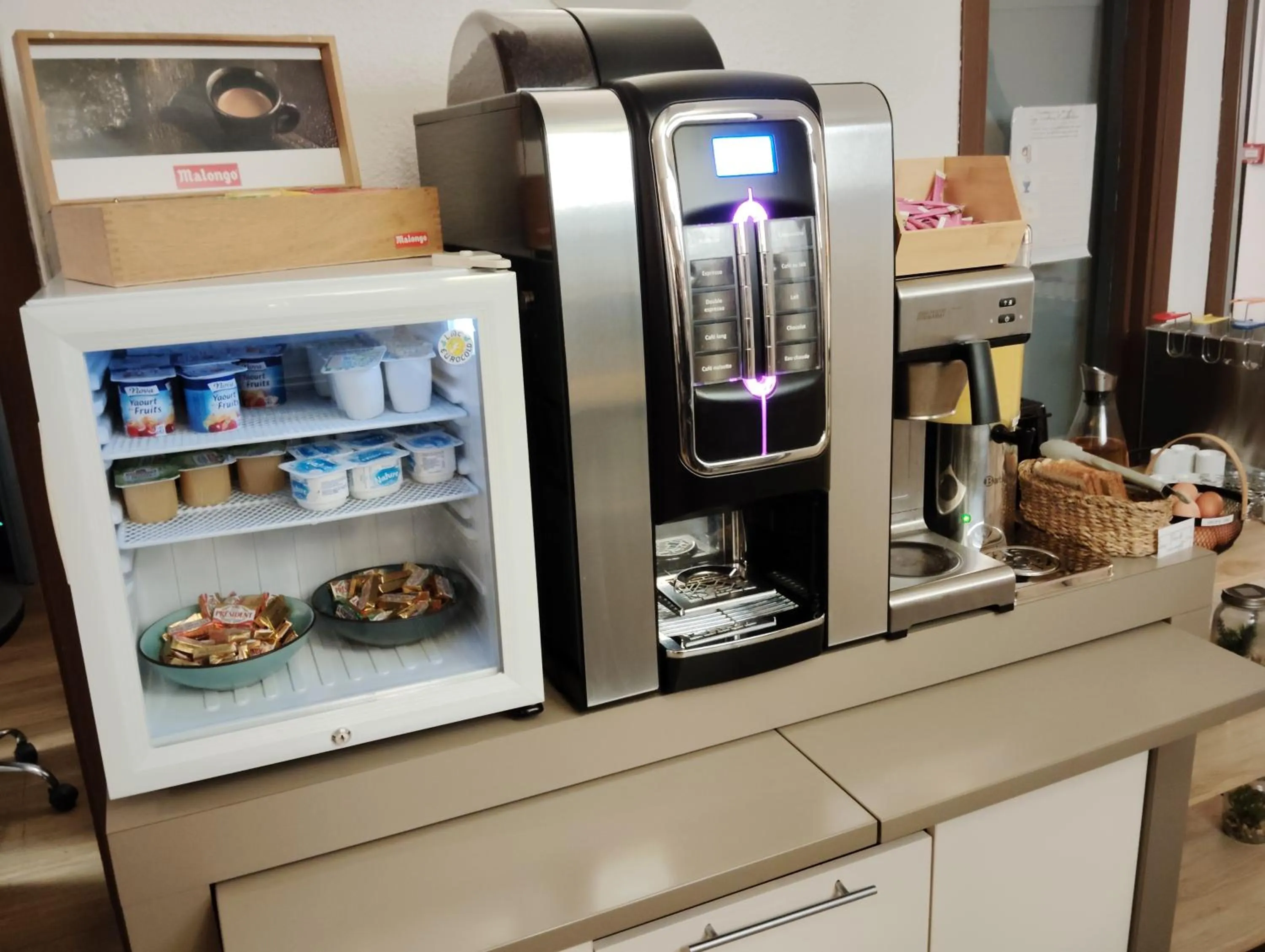 Buffet breakfast in Hôtel Inn Design & Restaurant Langres