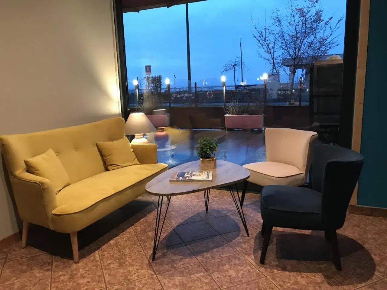 Living room in The Originals Boutique, Hôtel Alizé, Évian-les-Bains Living room in The Originals Boutique, Hôtel Alizé, Évian-les-Bains