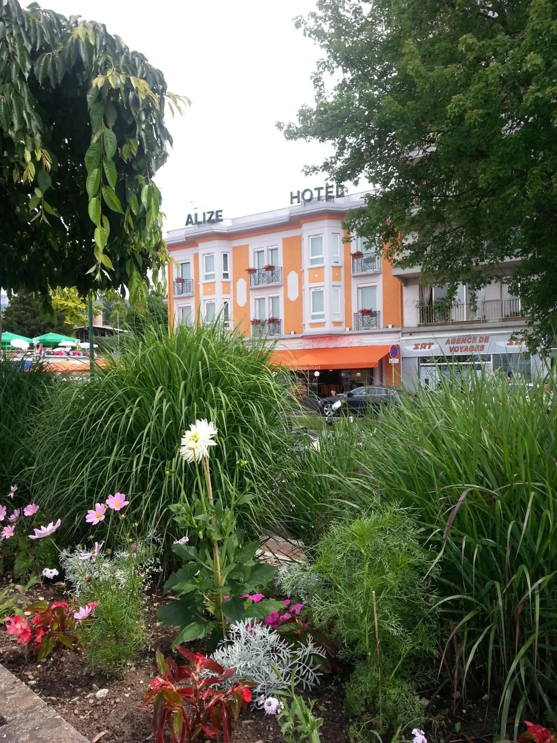 Facade/entrance in The Originals Boutique, Hôtel Alizé, Évian-les-Bains Facade/entrance in The Originals Boutique, Hôtel Alizé, Évian-les-Bains