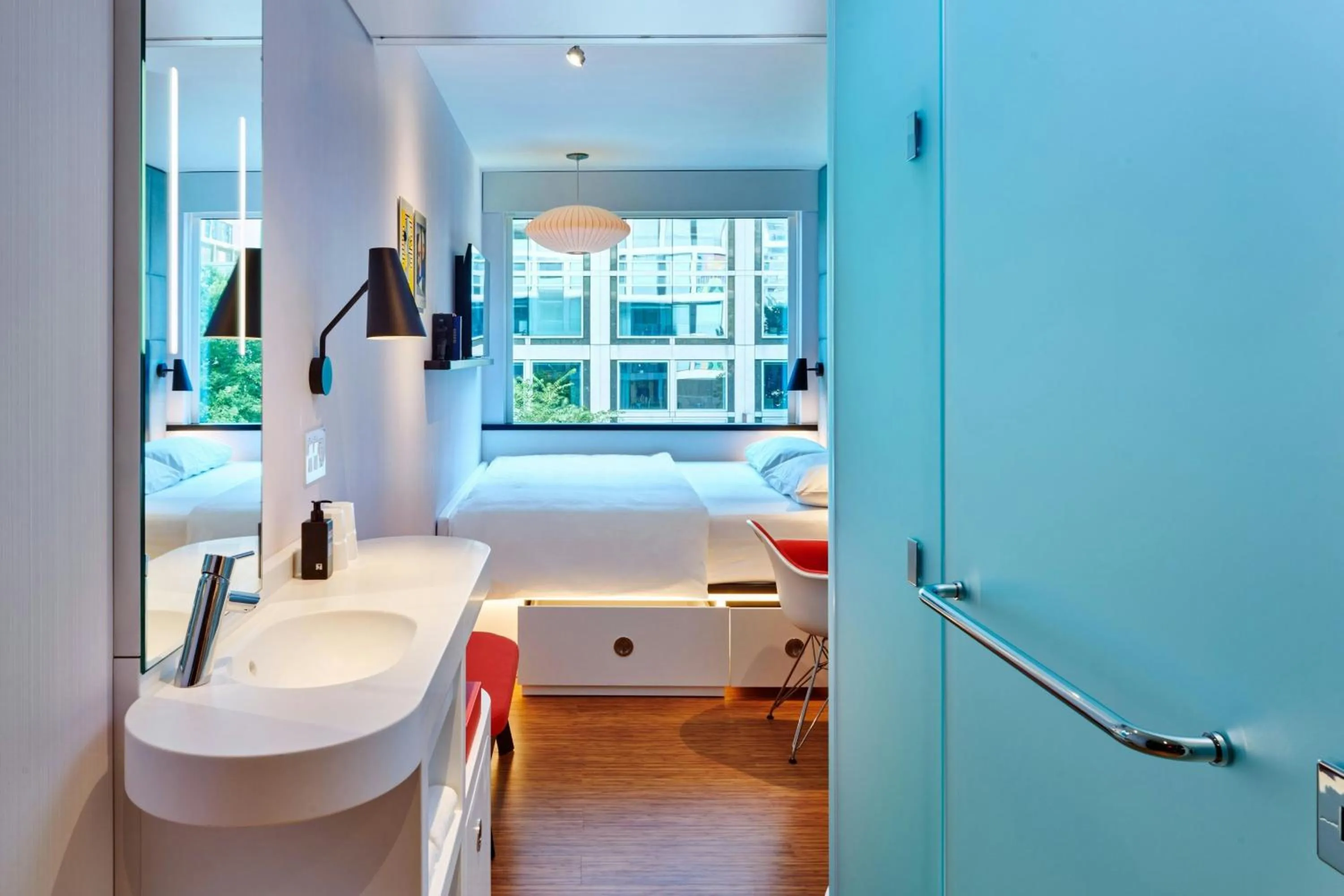 Bedroom in citizenM Washington DC NoMa