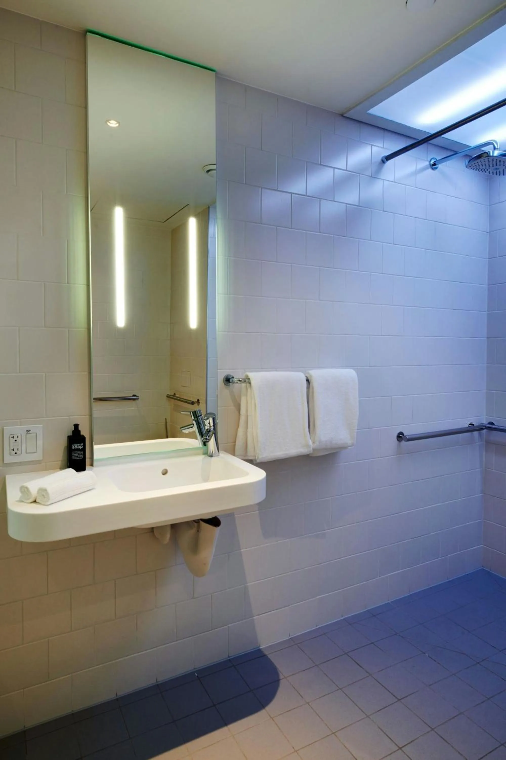 Bedroom in citizenM Washington DC NoMa