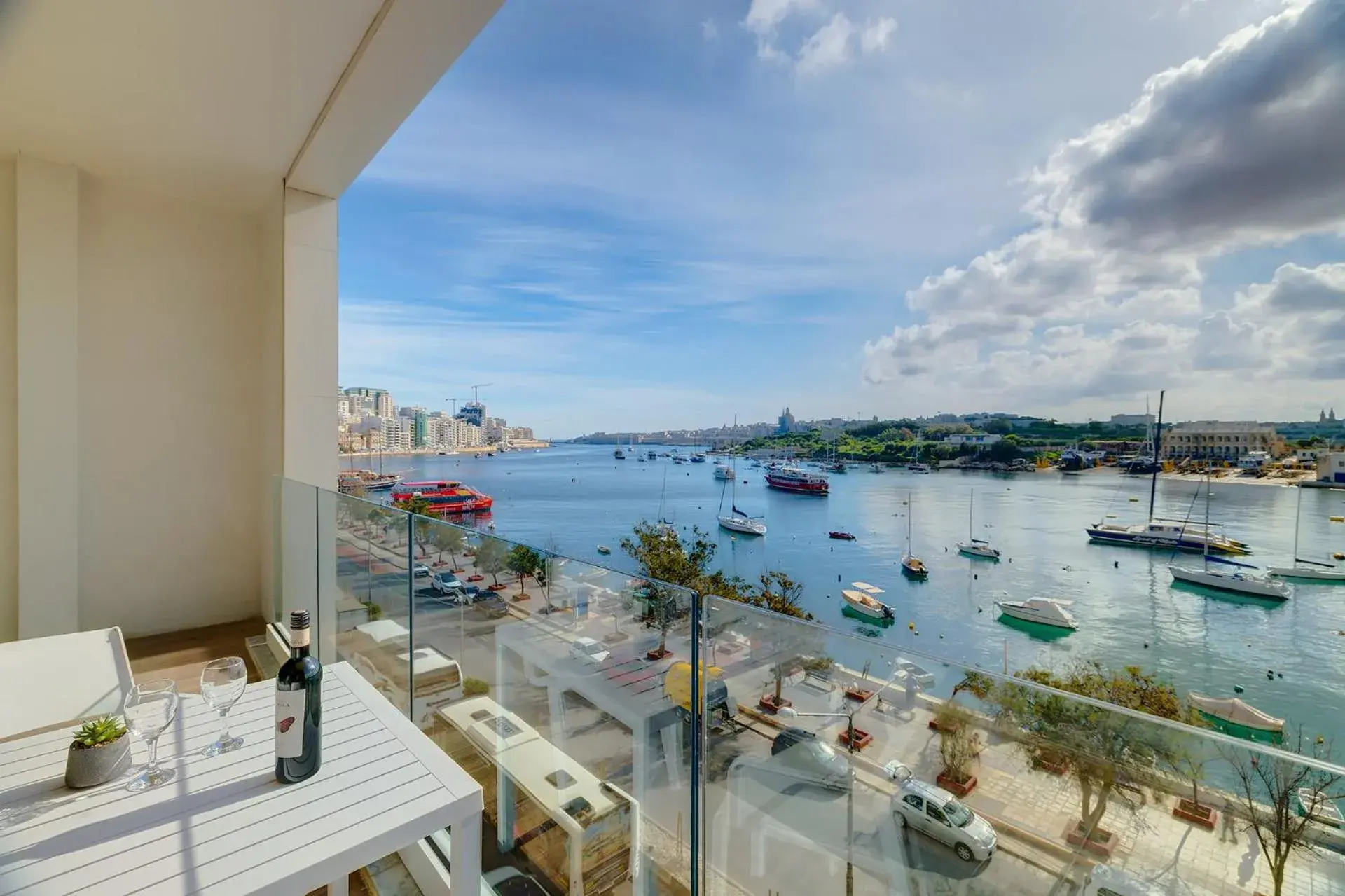 Superlative Apartment with Valletta and Harbour Views Superlative Apartment with Valletta and Harbour Views