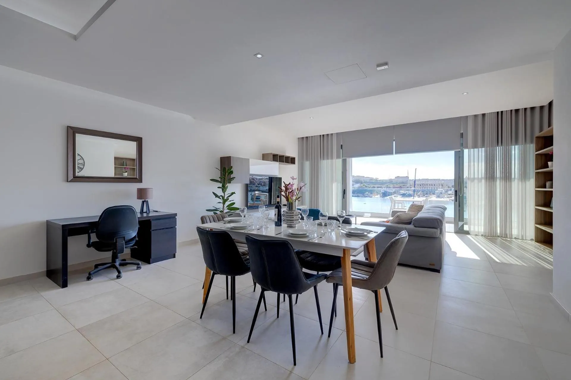 Superlative Apartment with Valletta and Harbour Views