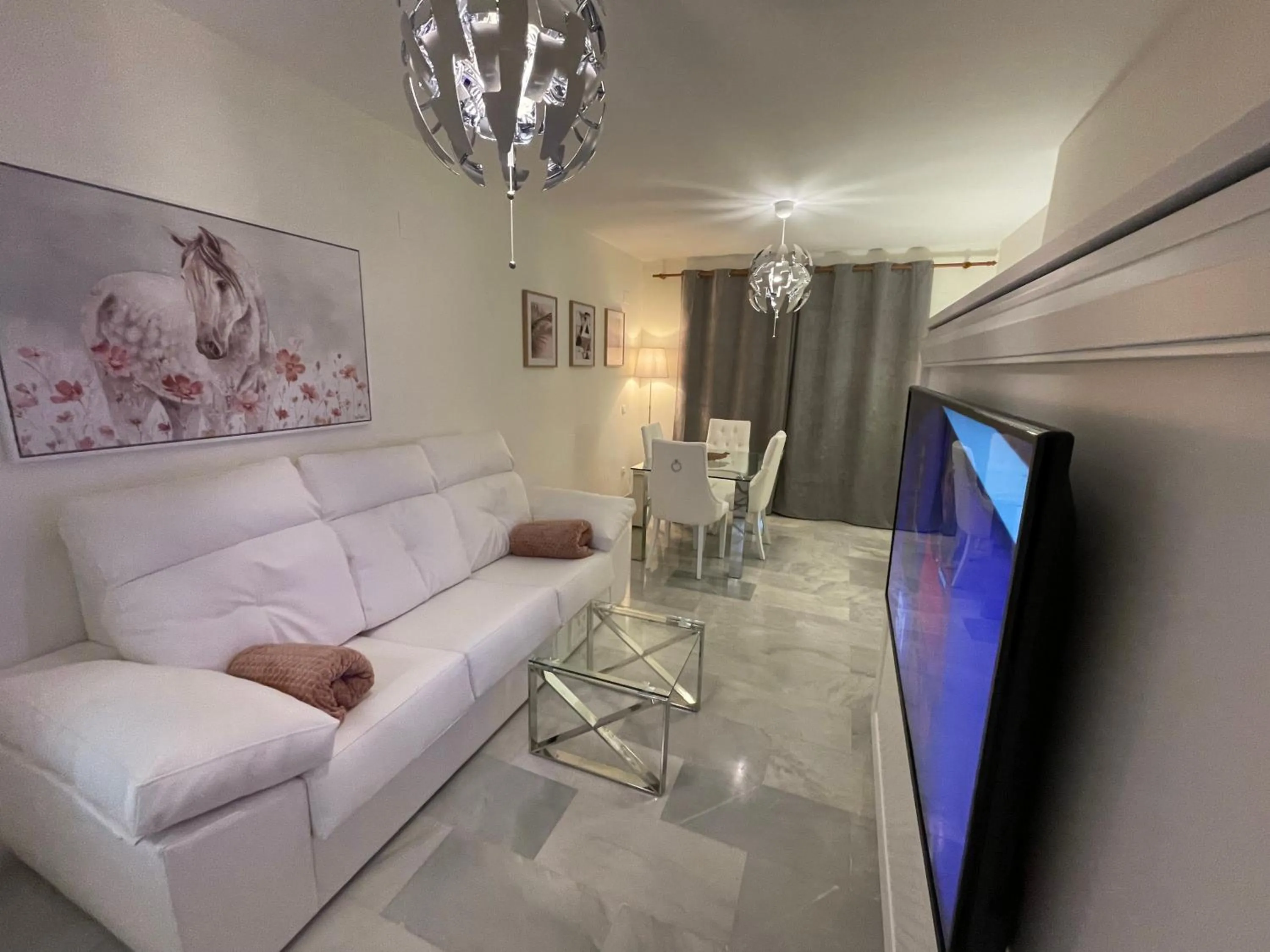 Dining area in Mi Capricho Luxury Apartment Bajo, P03