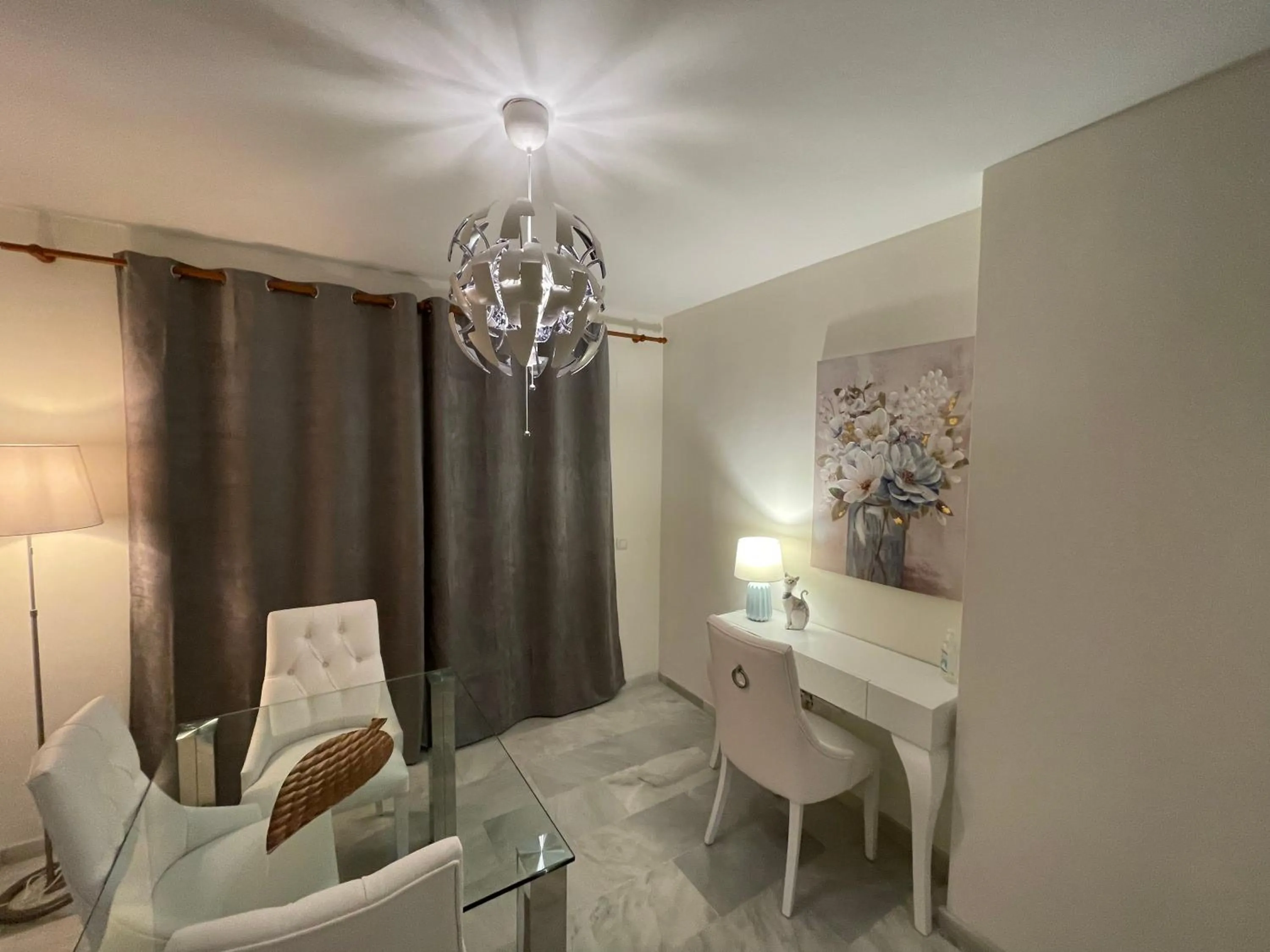 Dining area in Mi Capricho Luxury Apartment Bajo, P03