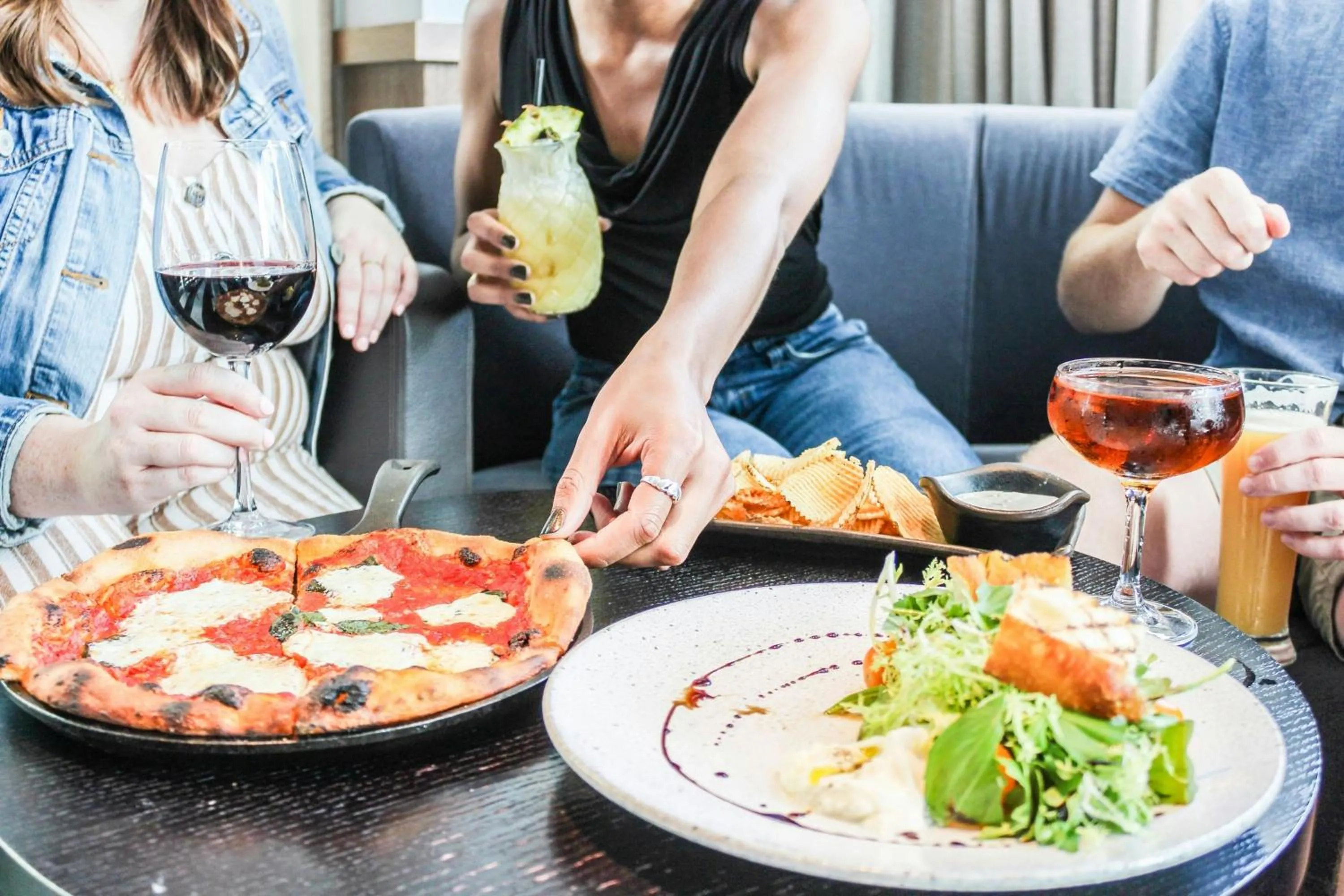 Lounge or bar in Renaissance Boston Seaport District