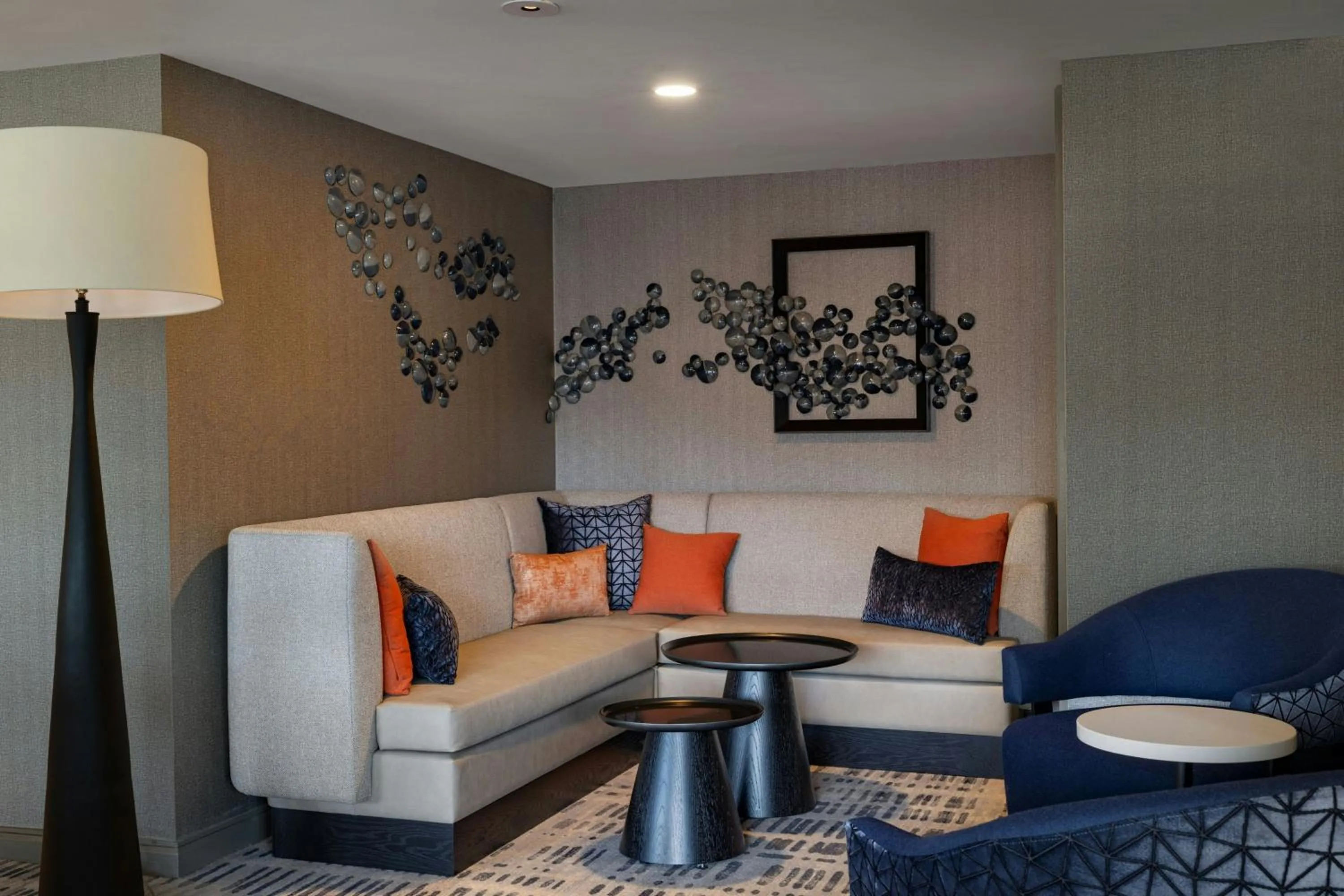 Lounge or bar in Renaissance Boston Seaport District