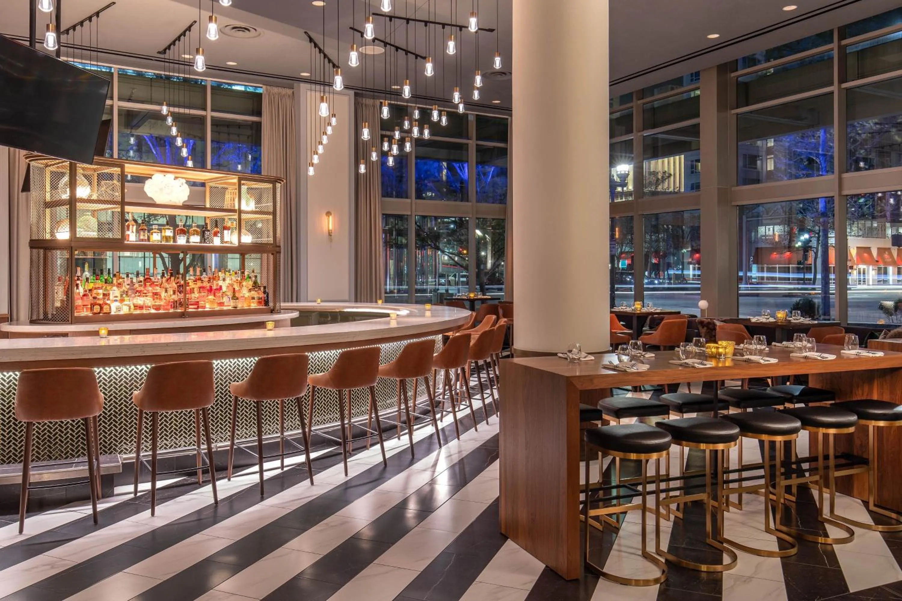 Lounge or bar in Renaissance Boston Seaport District