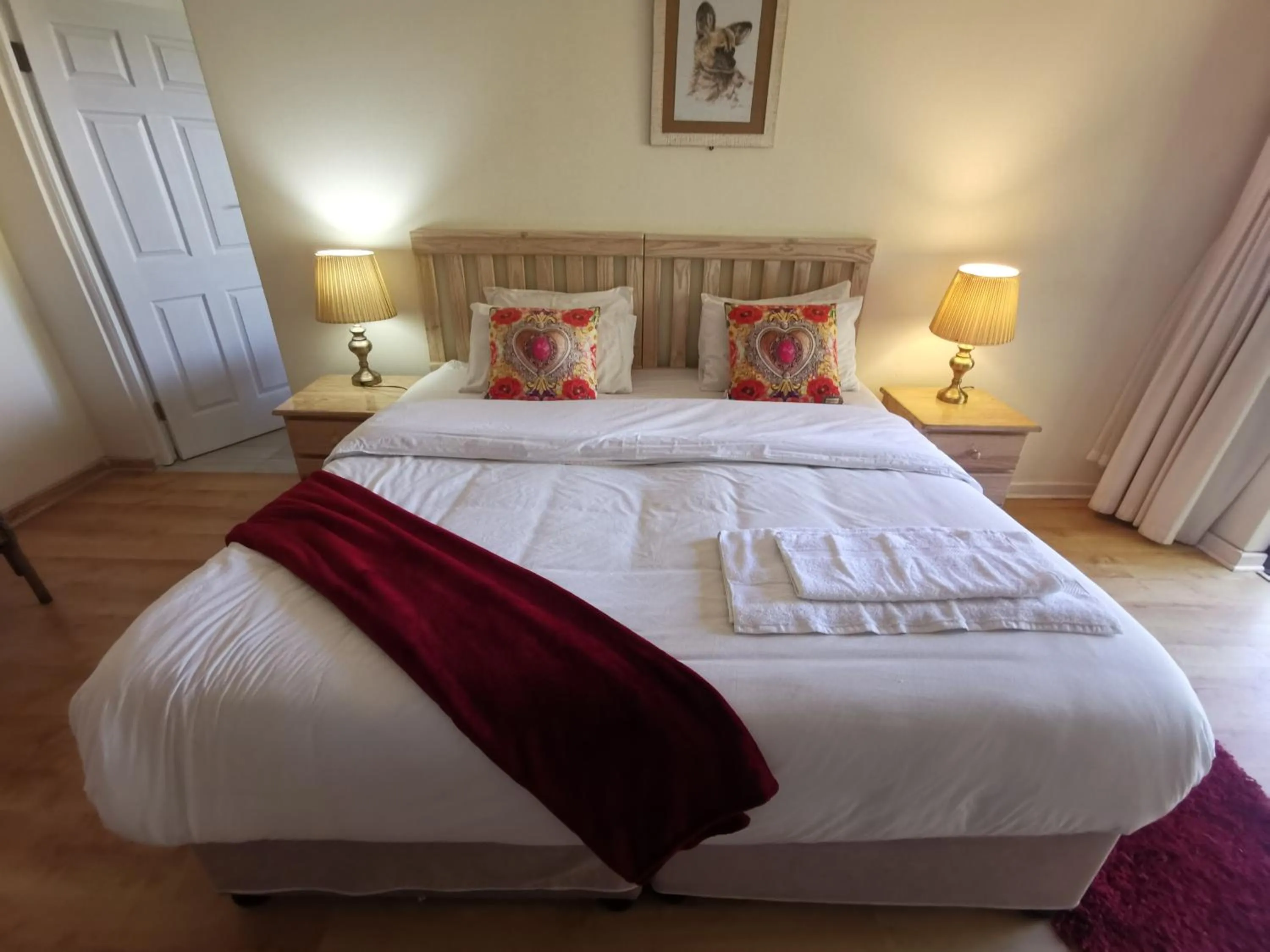 Photo of the whole room, Bed in THE THATCH HIDE