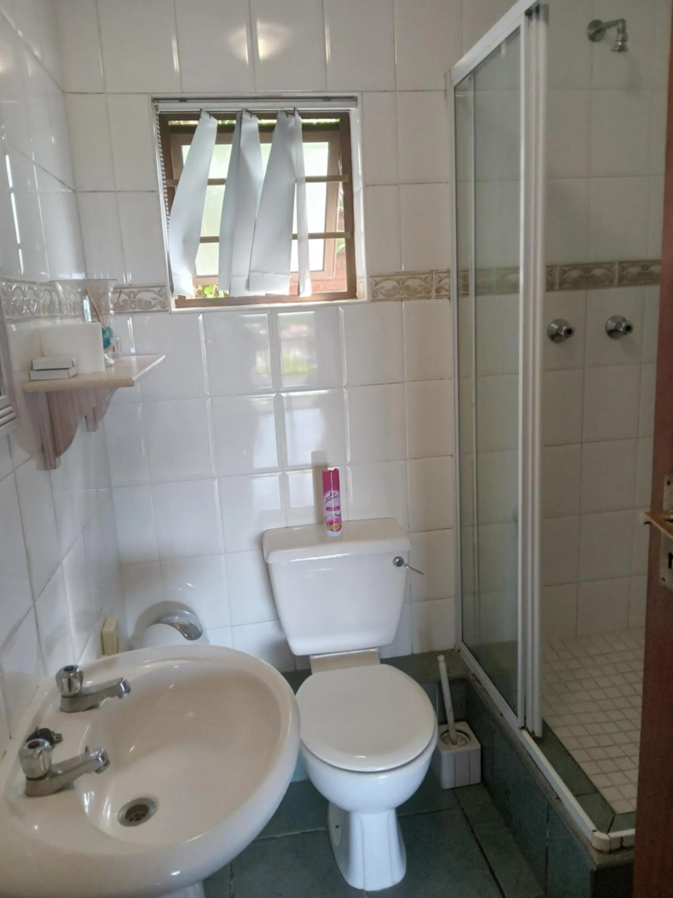 Bathroom in THE THATCH HIDE