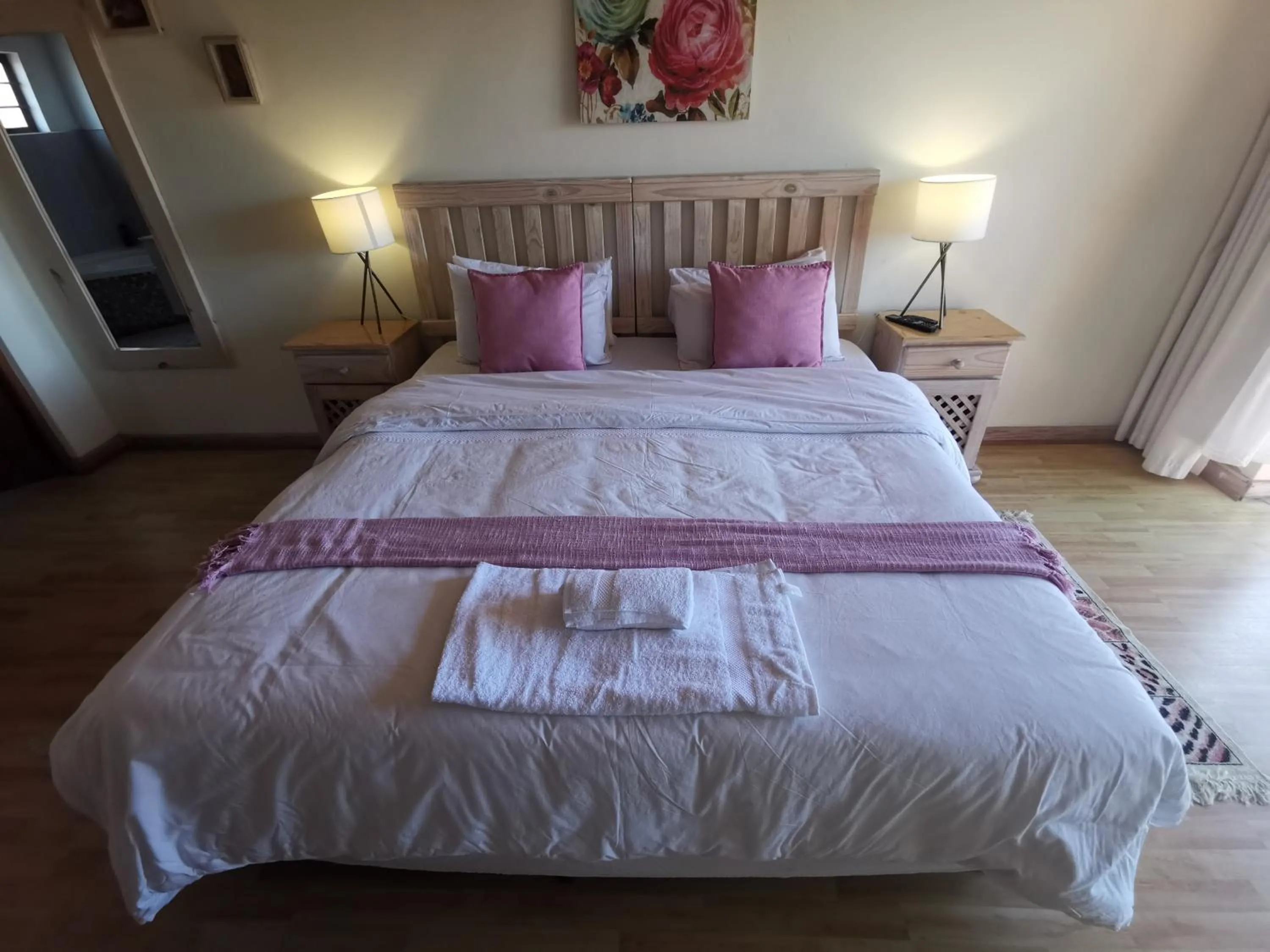 Photo of the whole room, Bed in THE THATCH HIDE