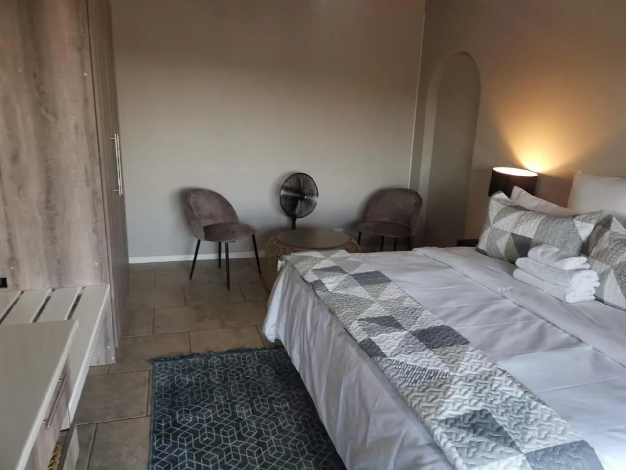 Photo of the whole room, Bed in THE THATCH HIDE