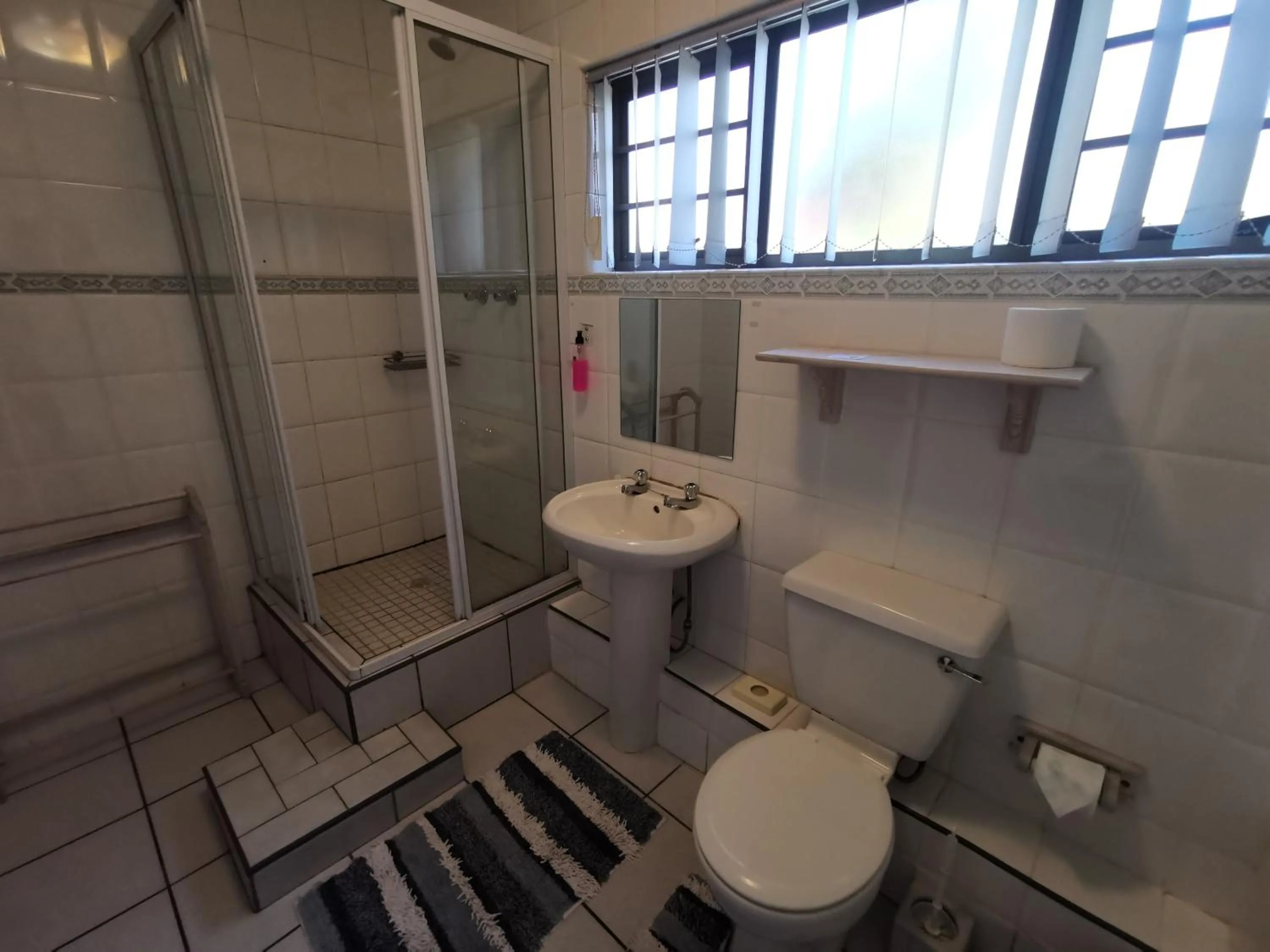 Bathroom in THE THATCH HIDE