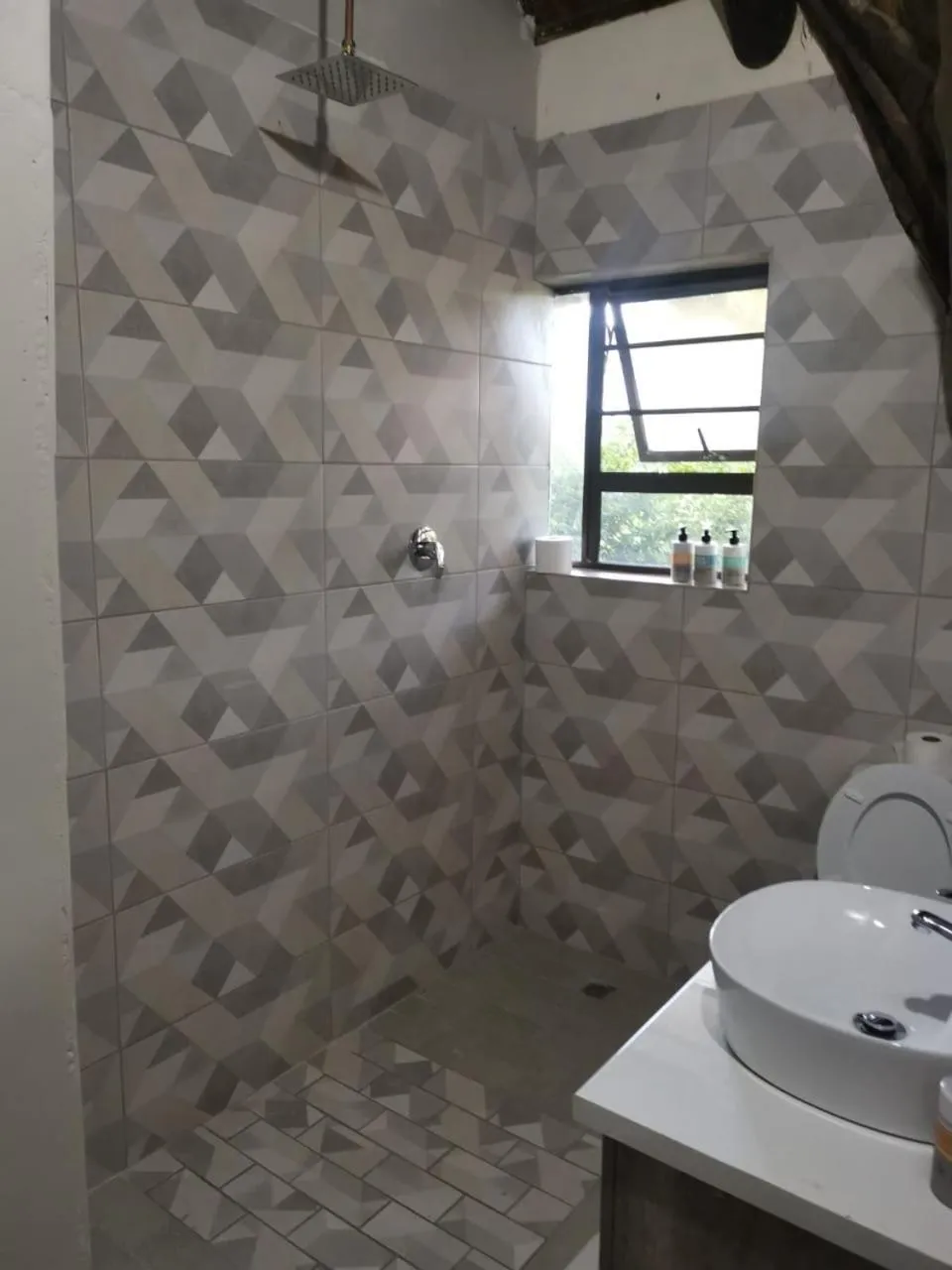 Bathroom in THE THATCH HIDE