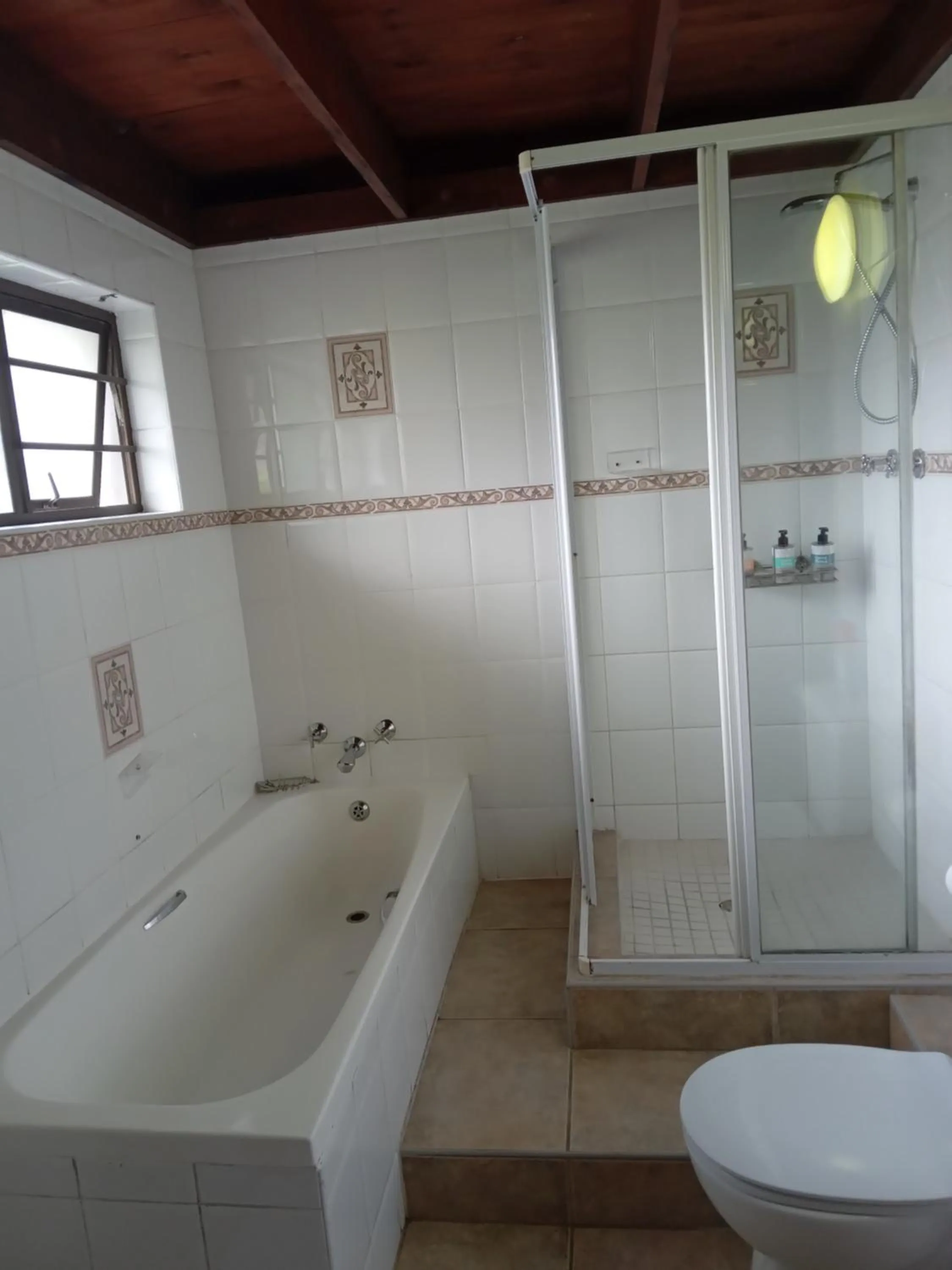 Bathroom in THE THATCH HIDE