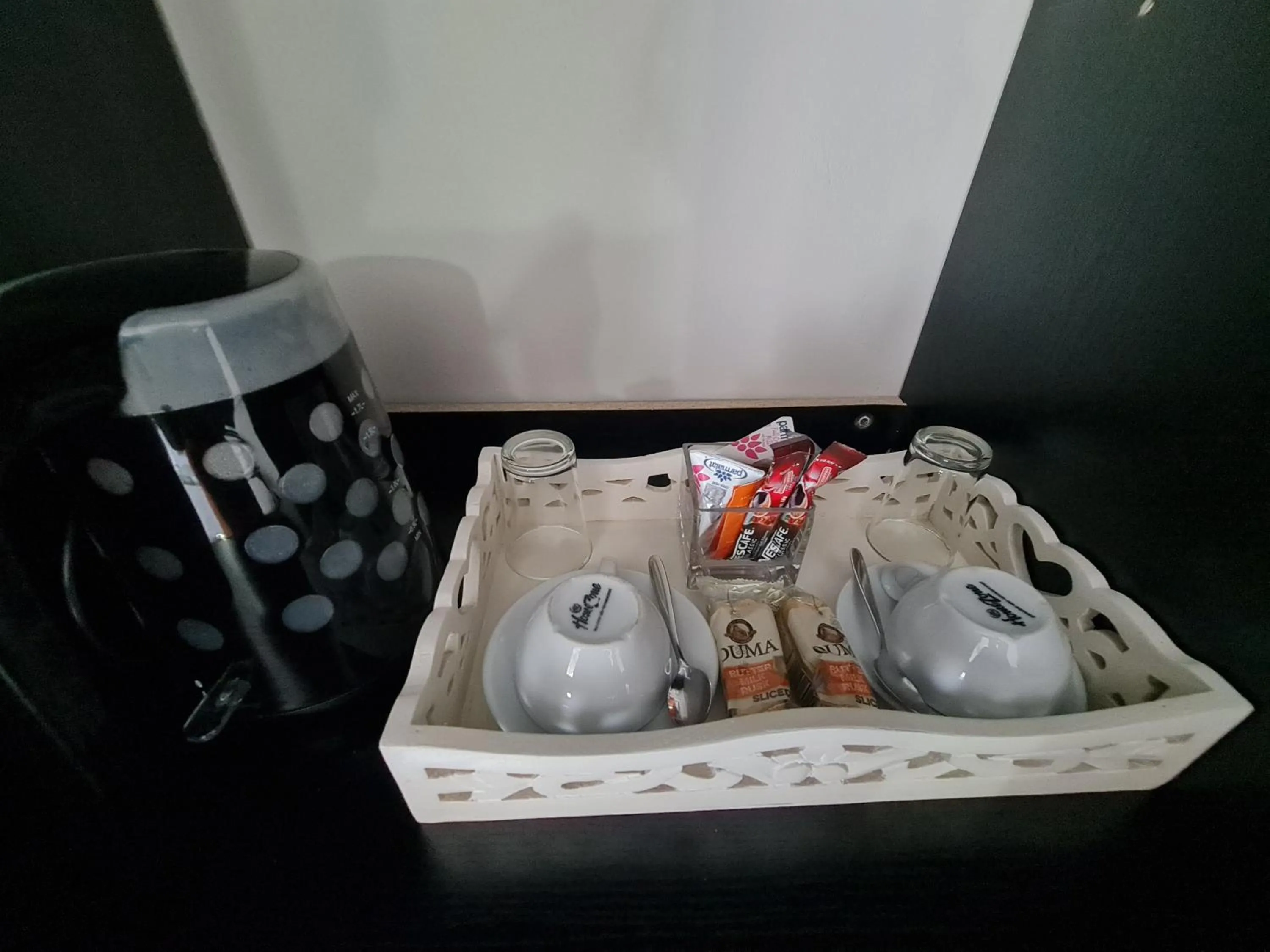 Coffee/tea facilities in THE THATCH HIDE