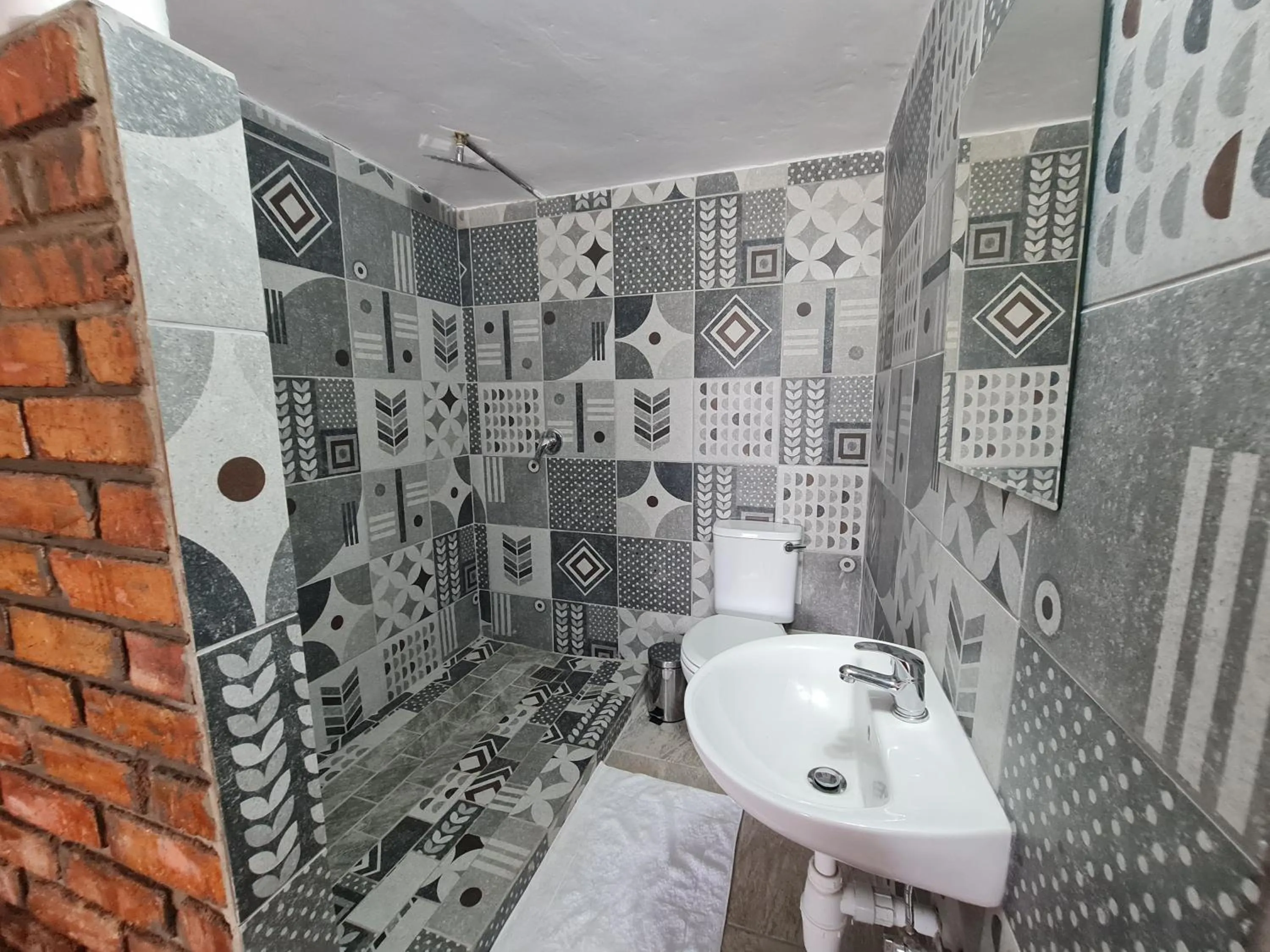 Bathroom in THE THATCH HIDE