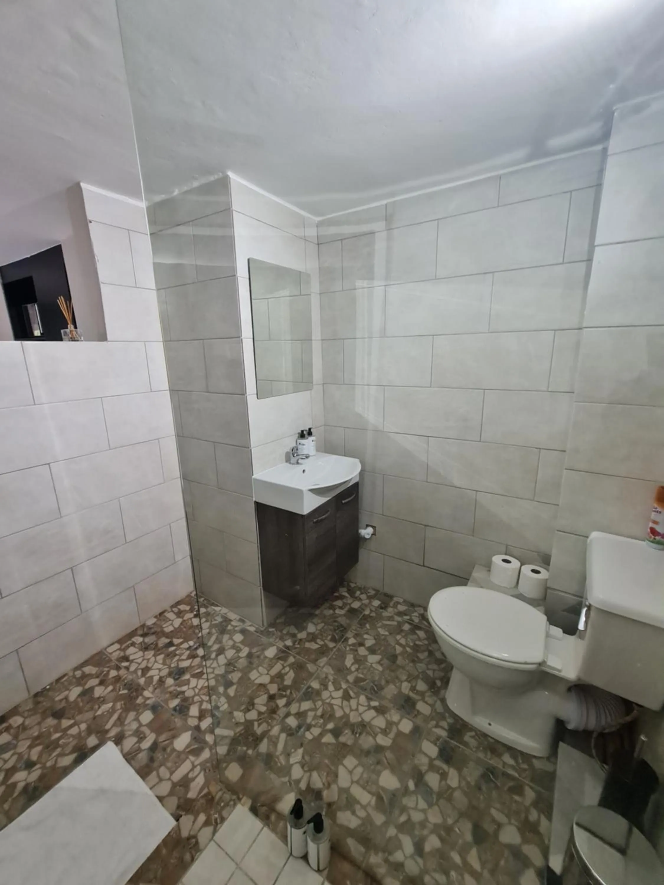 Bathroom in THE THATCH HIDE