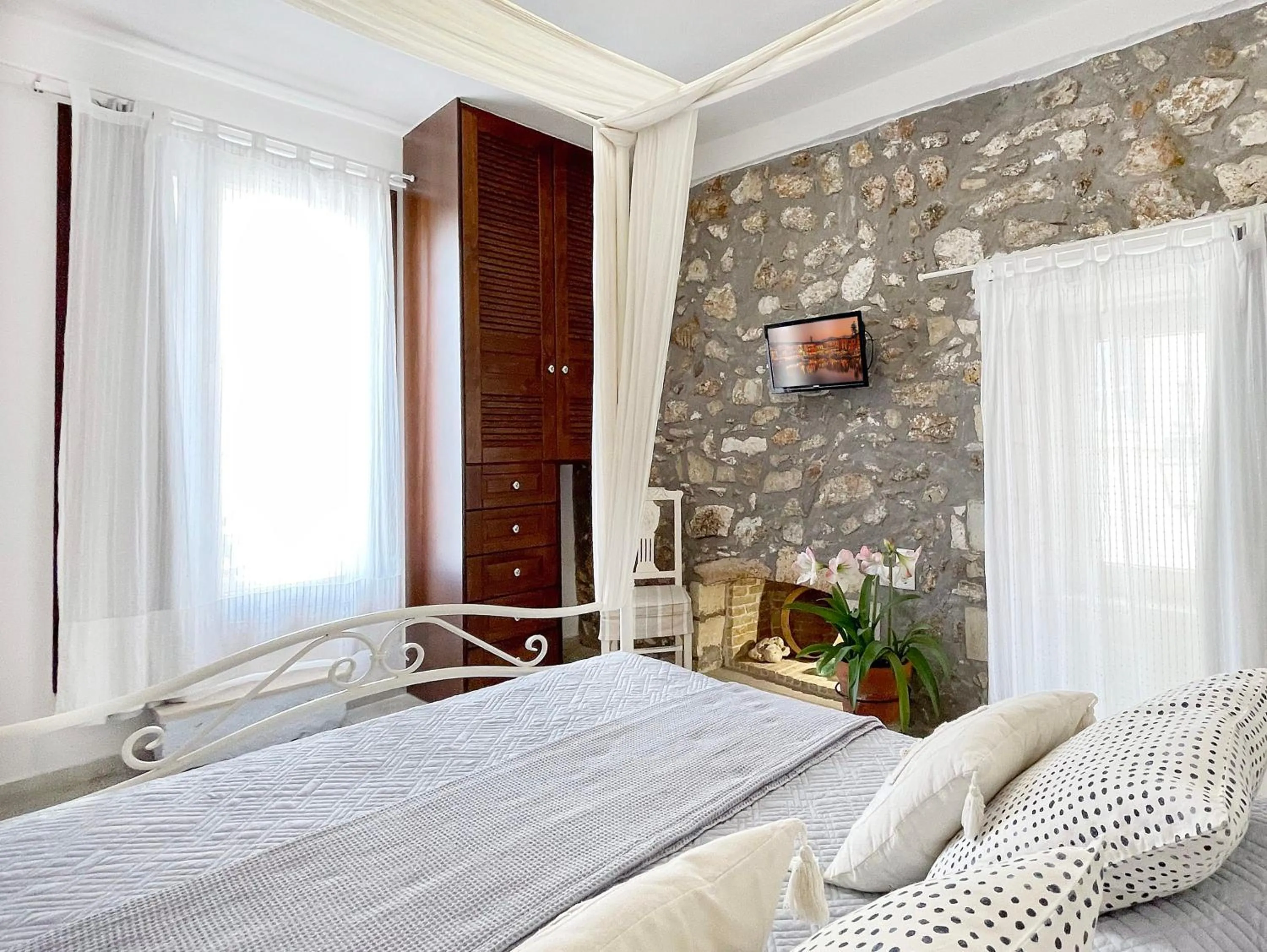 Bed in Four Seasons of Bliss at Sohora Hotel
