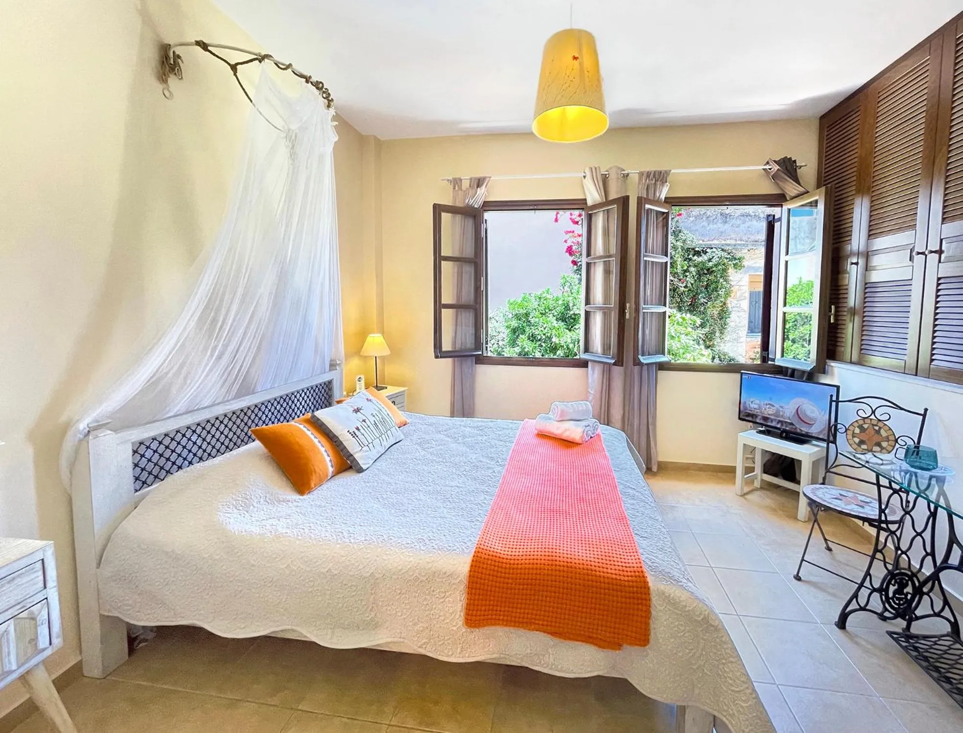 Bedroom, Bed in Four Seasons of Bliss at Sohora Hotel