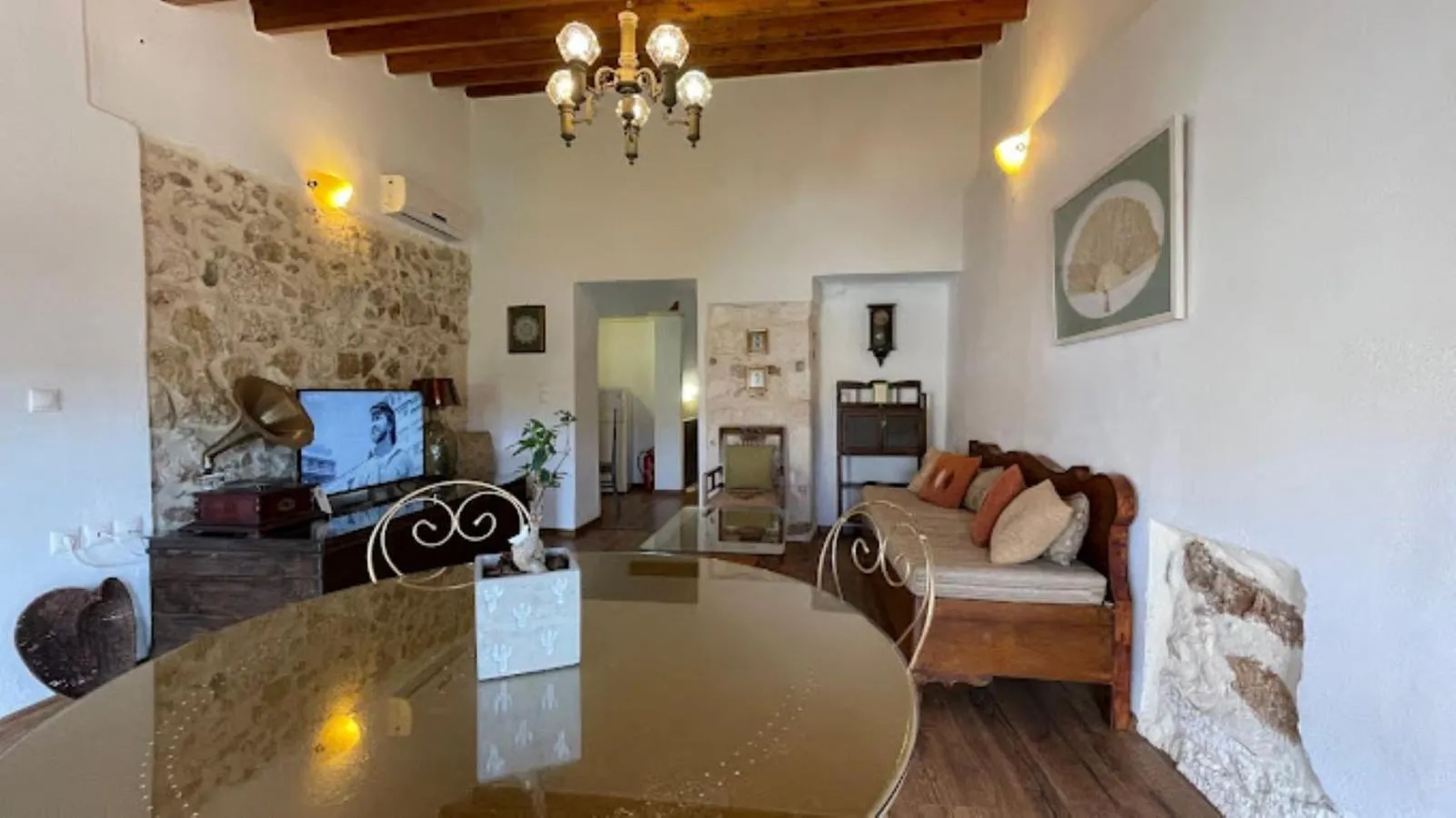 Living room in Four Seasons of Bliss at Sohora Hotel