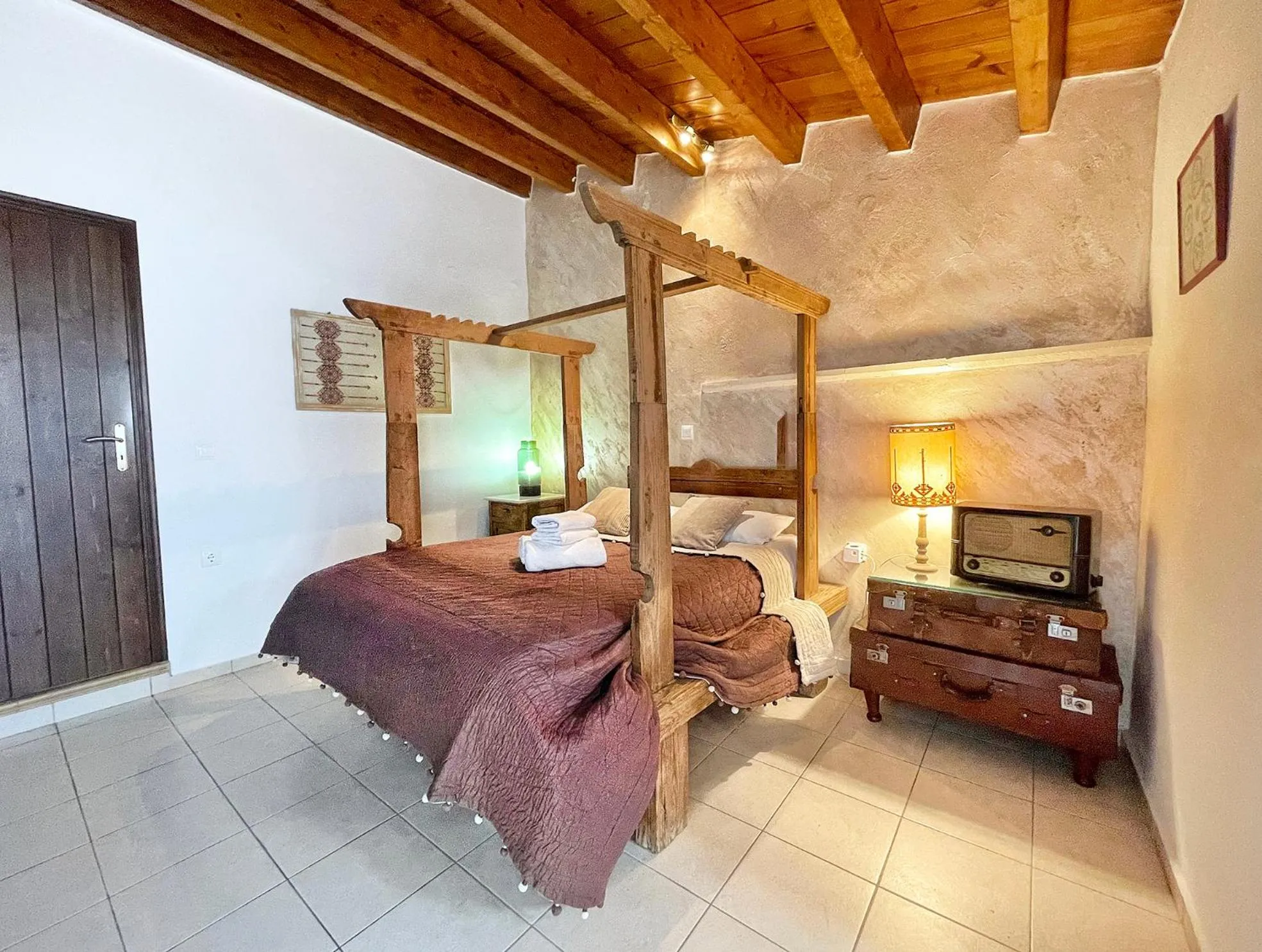 Photo of the whole room, Bed in Four Seasons of Bliss at Sohora Hotel